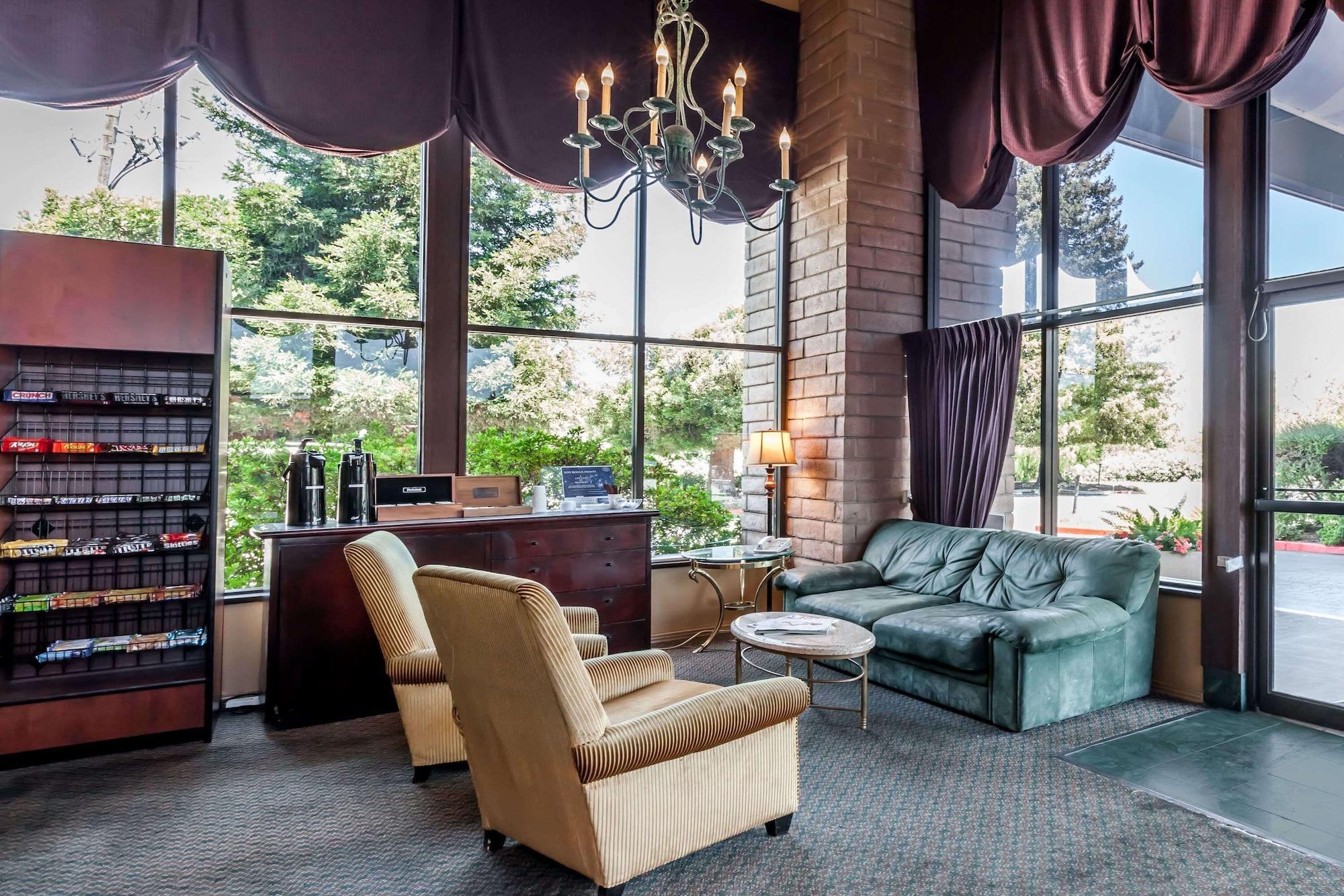 Vista Lobby Days Inn & Suites by Wyndham Sunnyvale