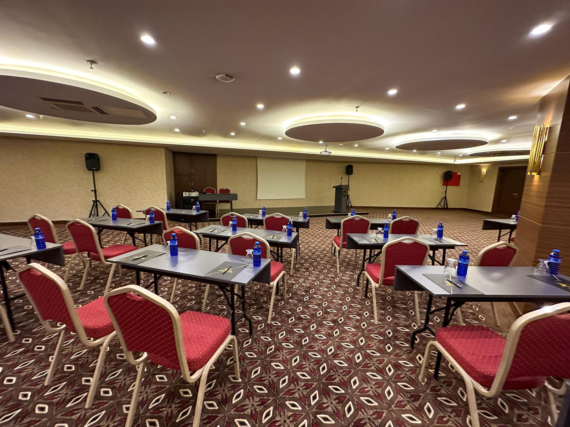 Centro de Negocios Grand Vaves Otel