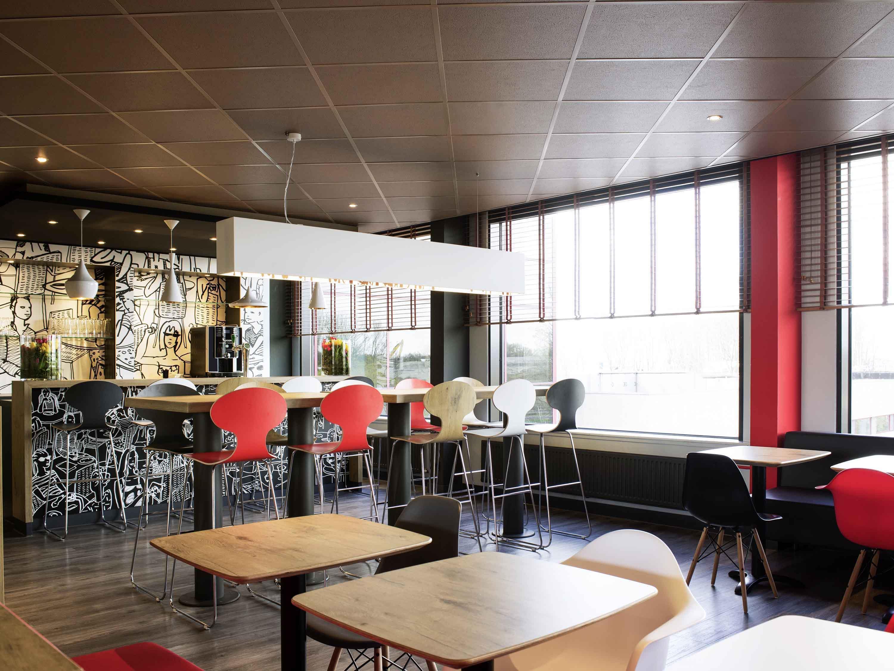 Bar/Salón Hotel ibis Schiphol Amsterdam Airport