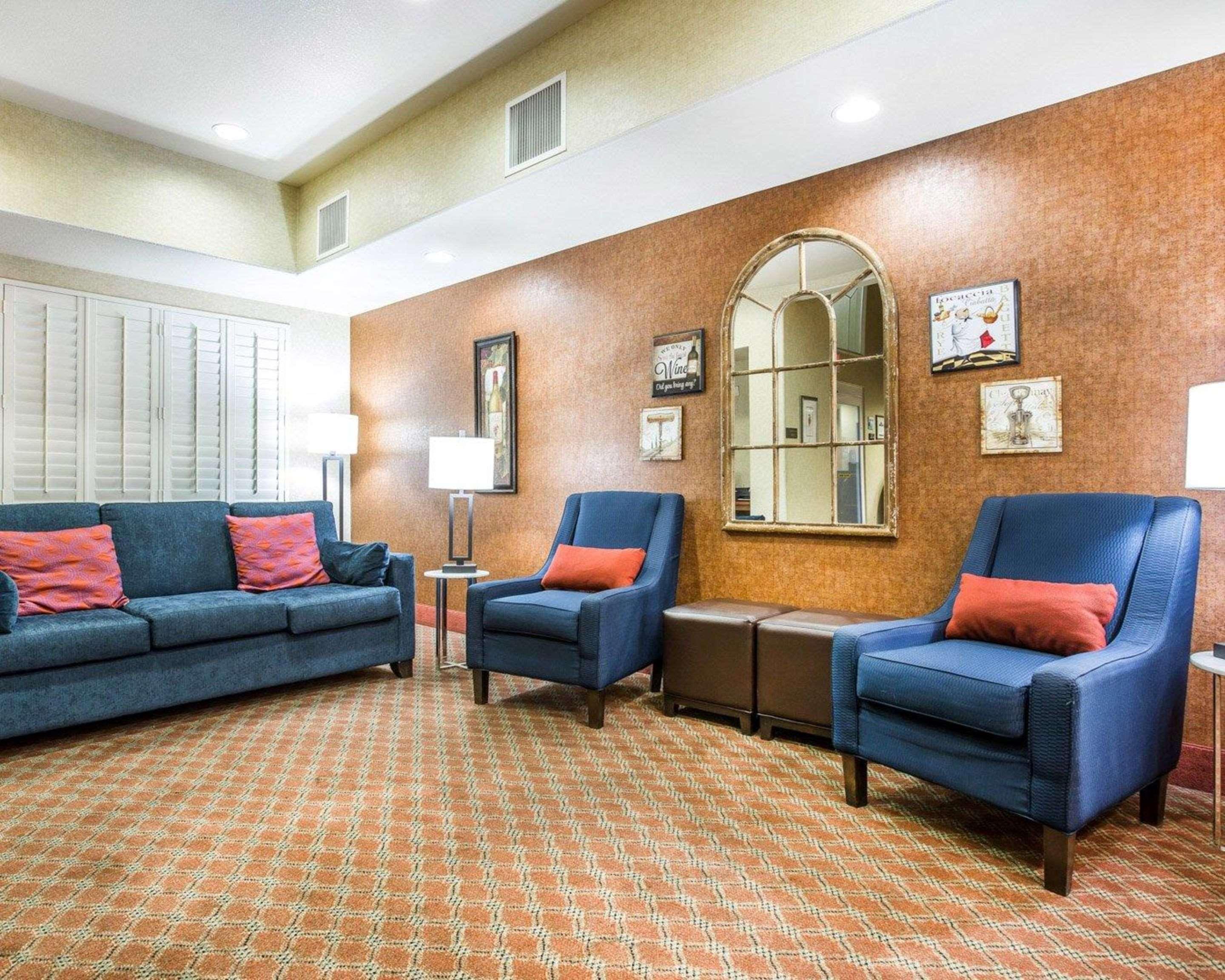 Vista Lobby Comfort Inn & Suites Galt - Lodi North