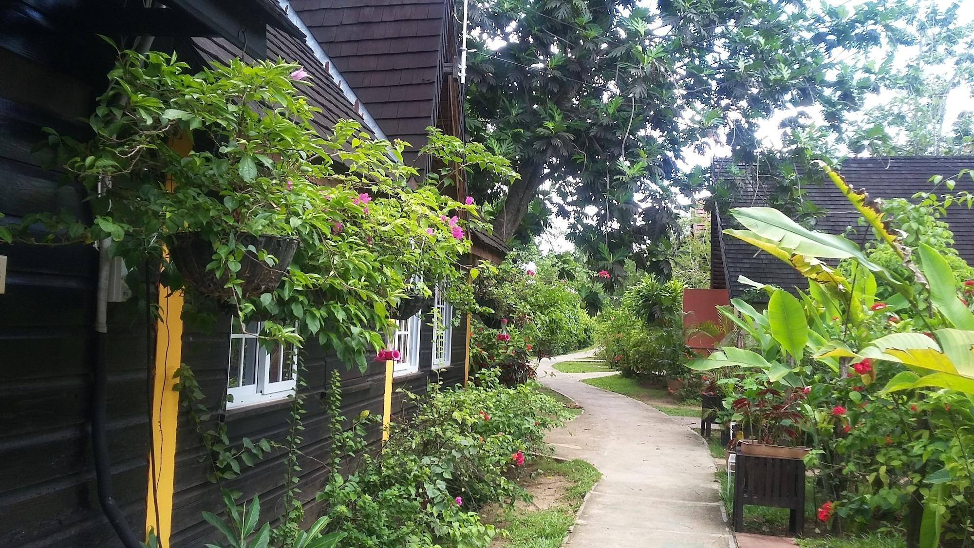 Vista Exterior Firefly Beach Cottages and Suites