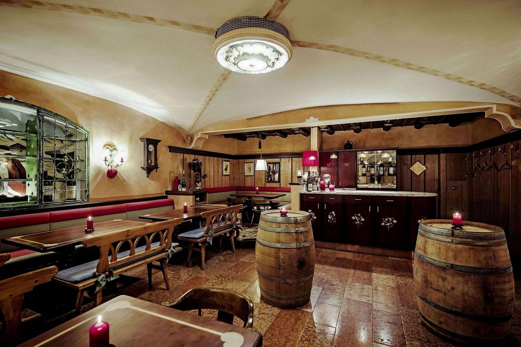 Bar/Salón Hotel Schrofenstein