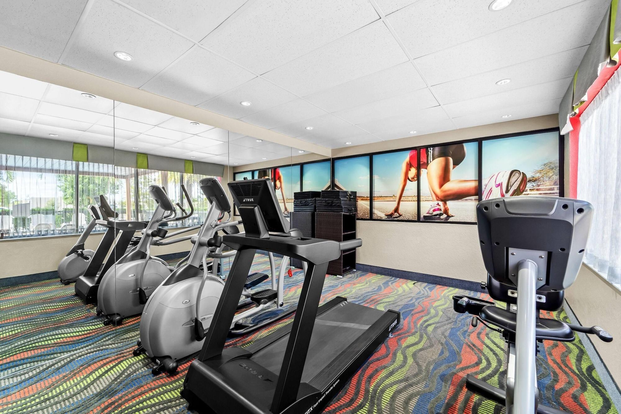 Gimnasio Days Inn & Suites by Wyndham Fort Myers Near JetBlue Park