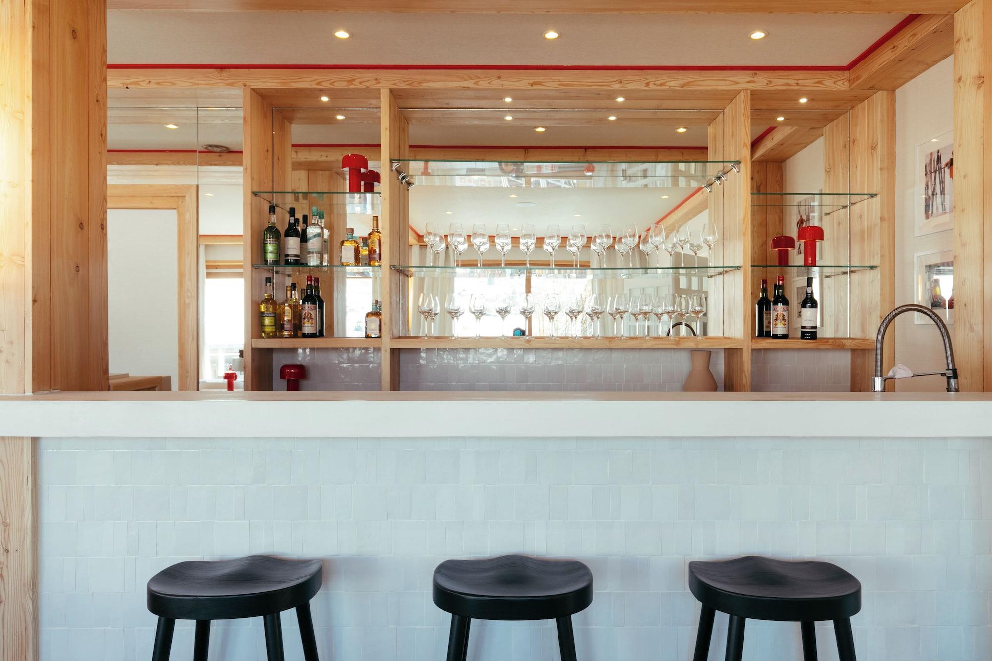 Bar/Salón Caprice Des Neiges