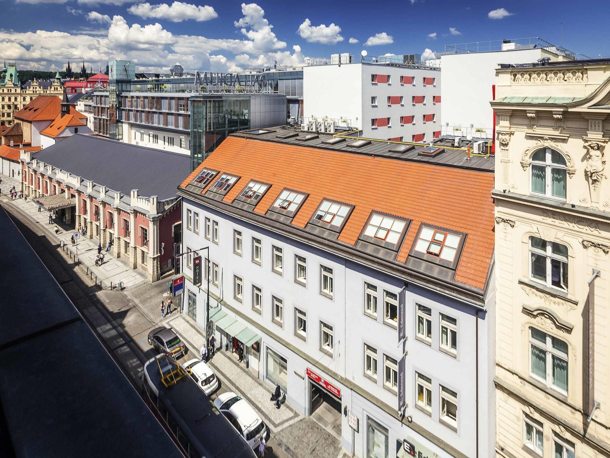 Vista Exterior ibis Praha Old Town