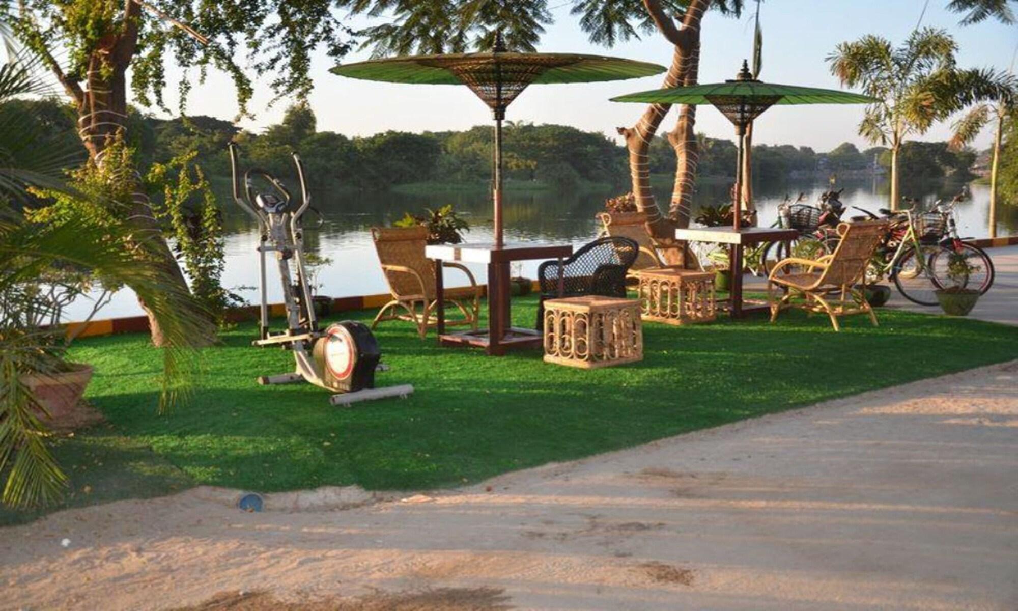 Vista Exterior Mandalay Kandawgyi Inn