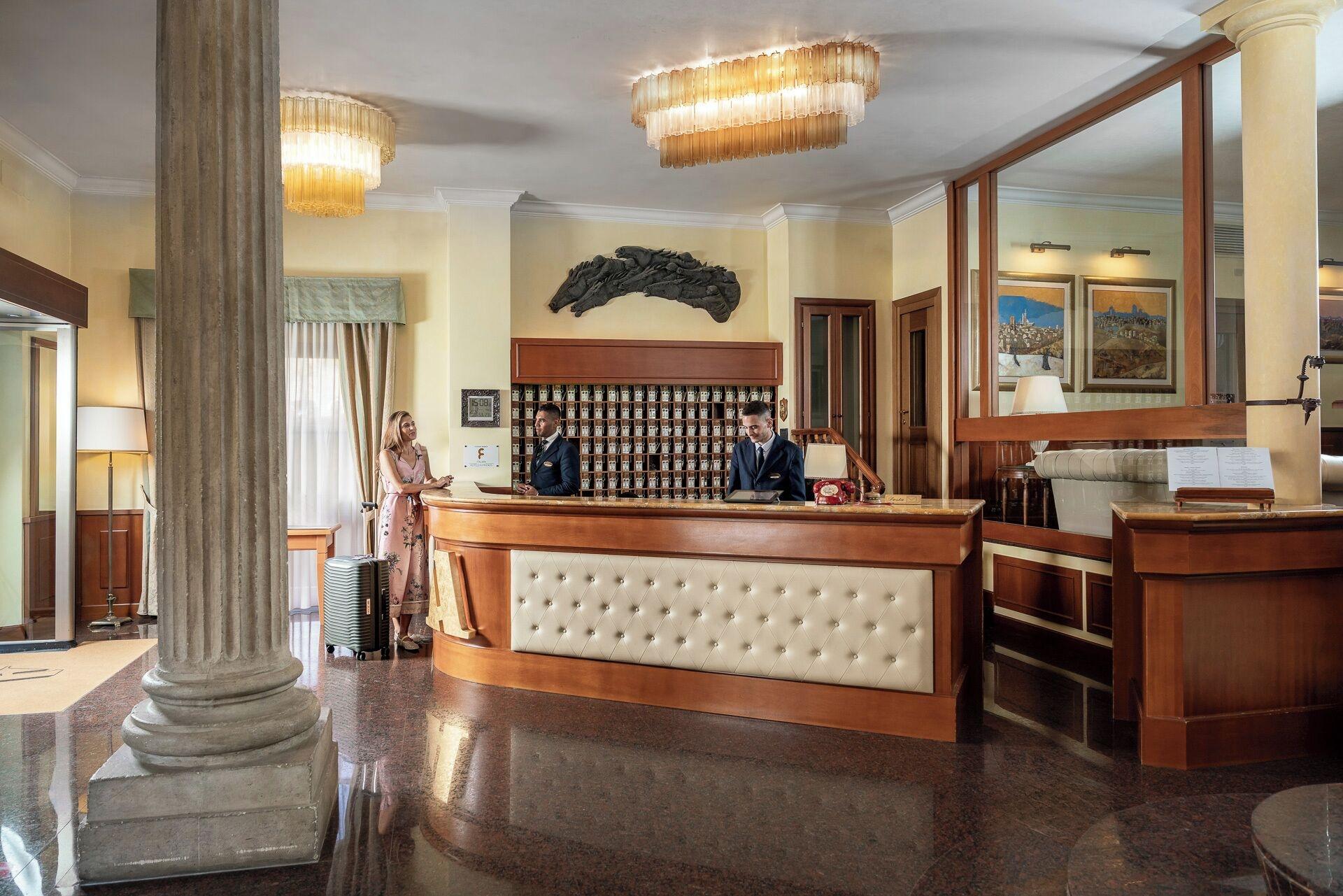 Vista Lobby Hotel Athena