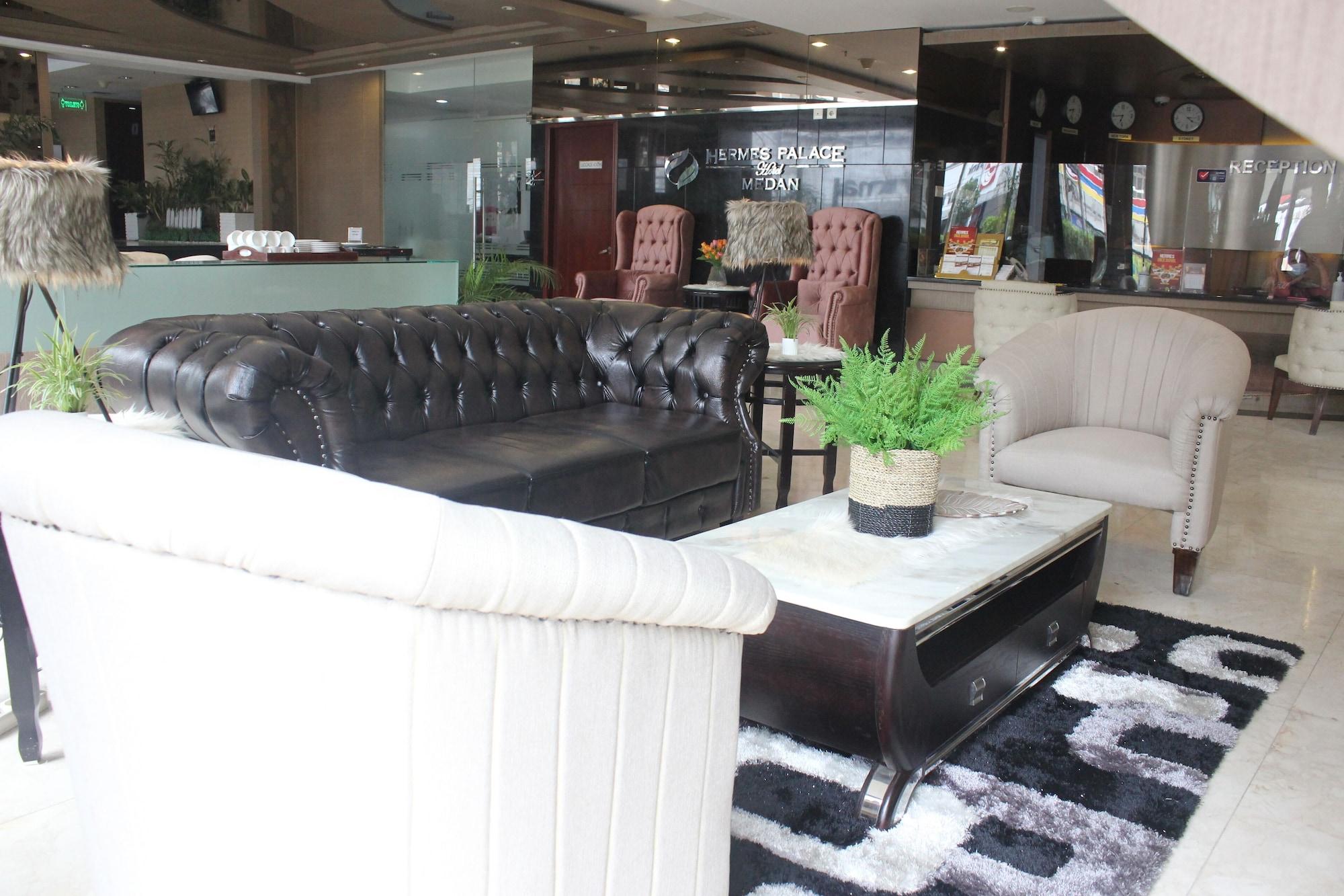 Vista Lobby Hermes Palace Hotel Medan