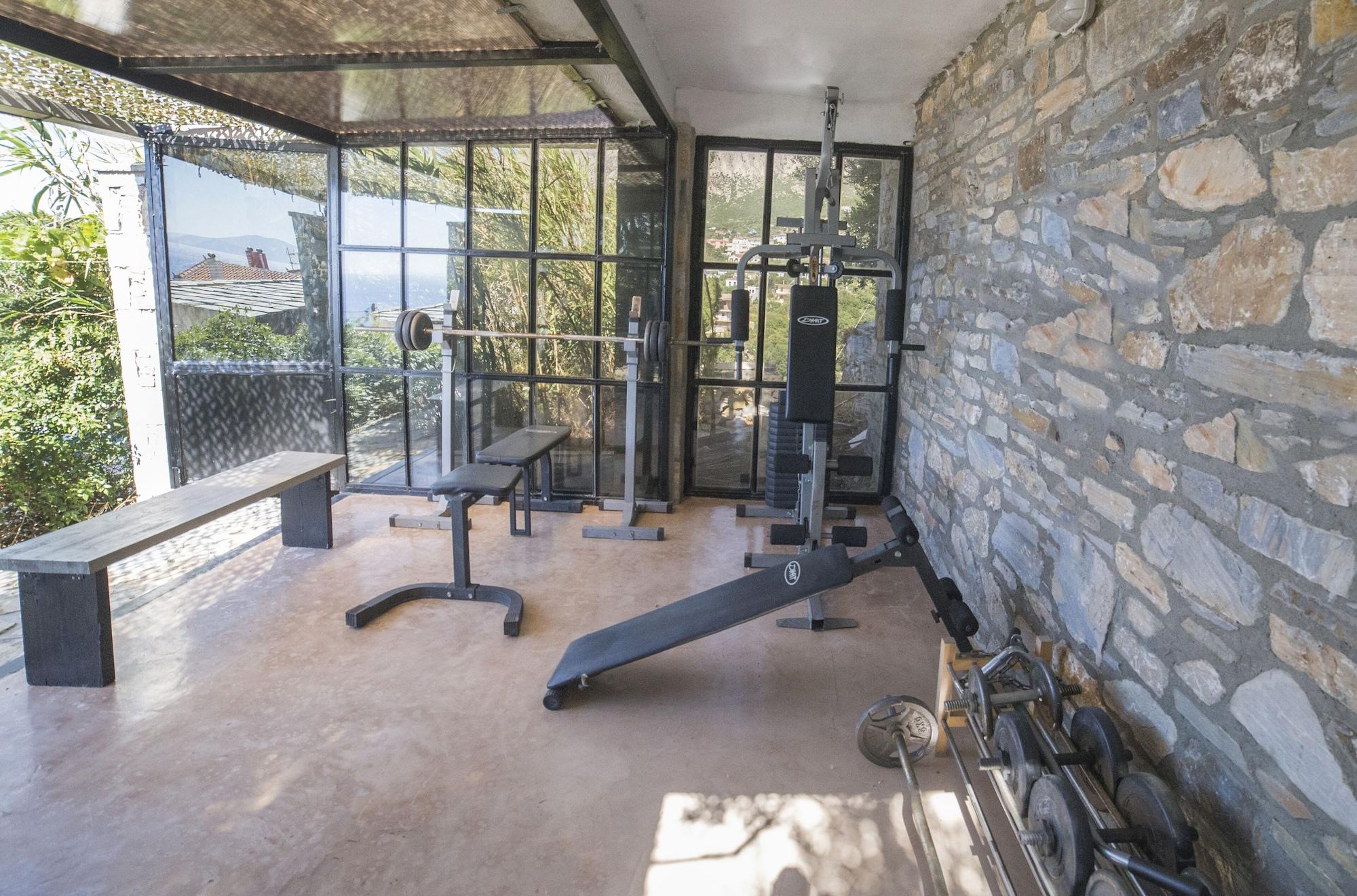 Gimnasio Pyrgos Ikaria Traditional Village