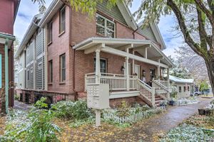 Alquiler Vacacional - Cozy Central Glenwood Springs Condo w/ 2 Decks!