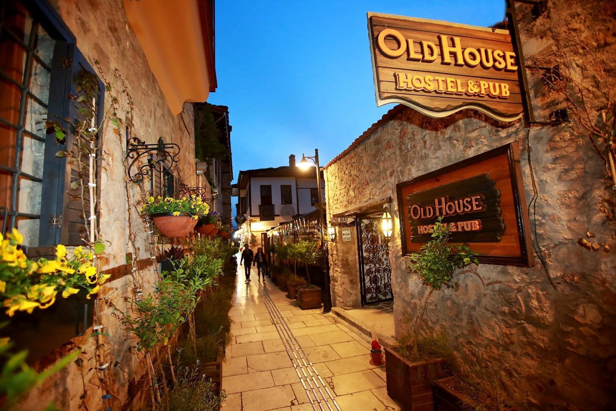 Varios Old House Pub Hotels