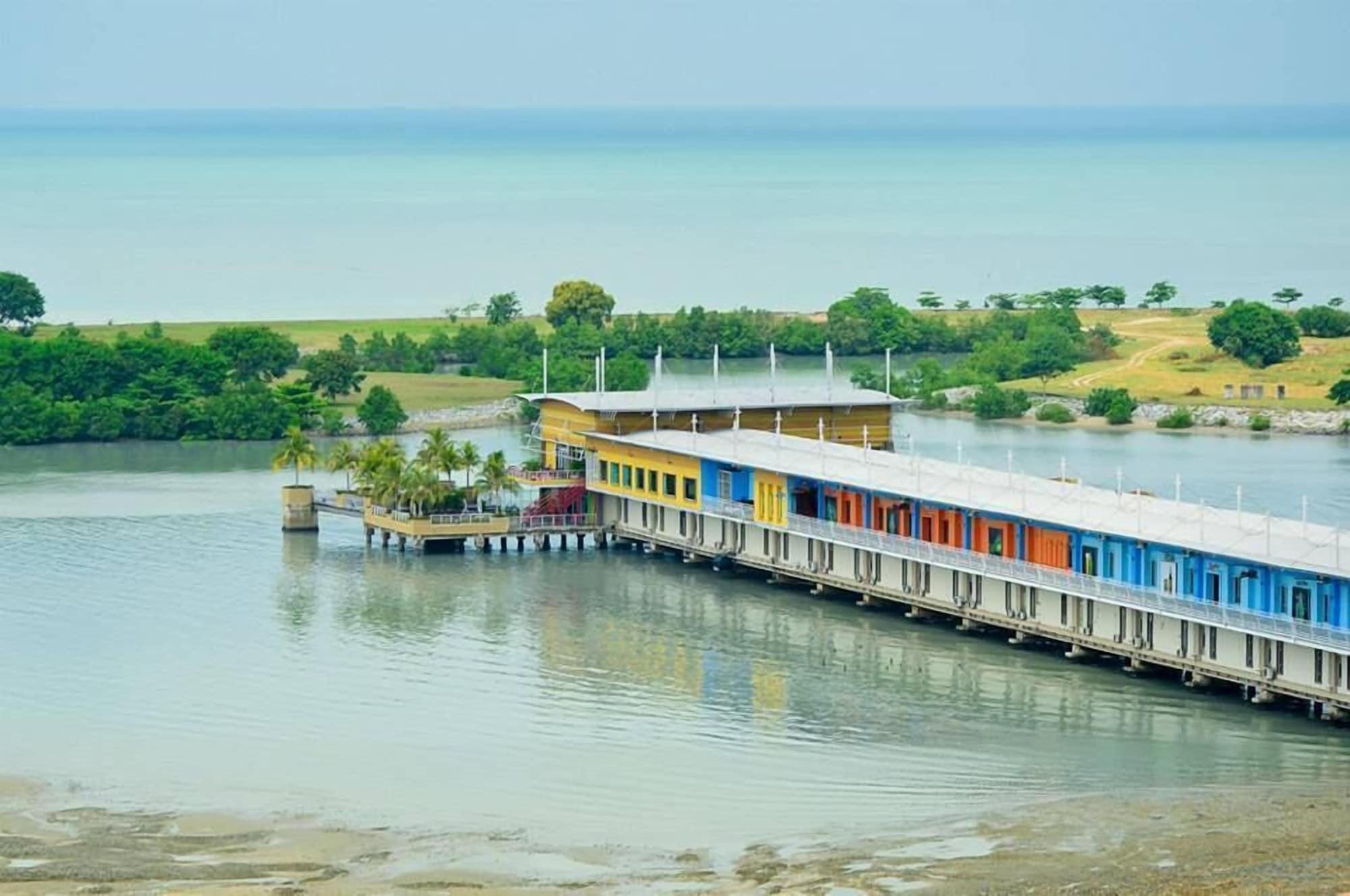 Vista Exterior Jetty Suites Apartments