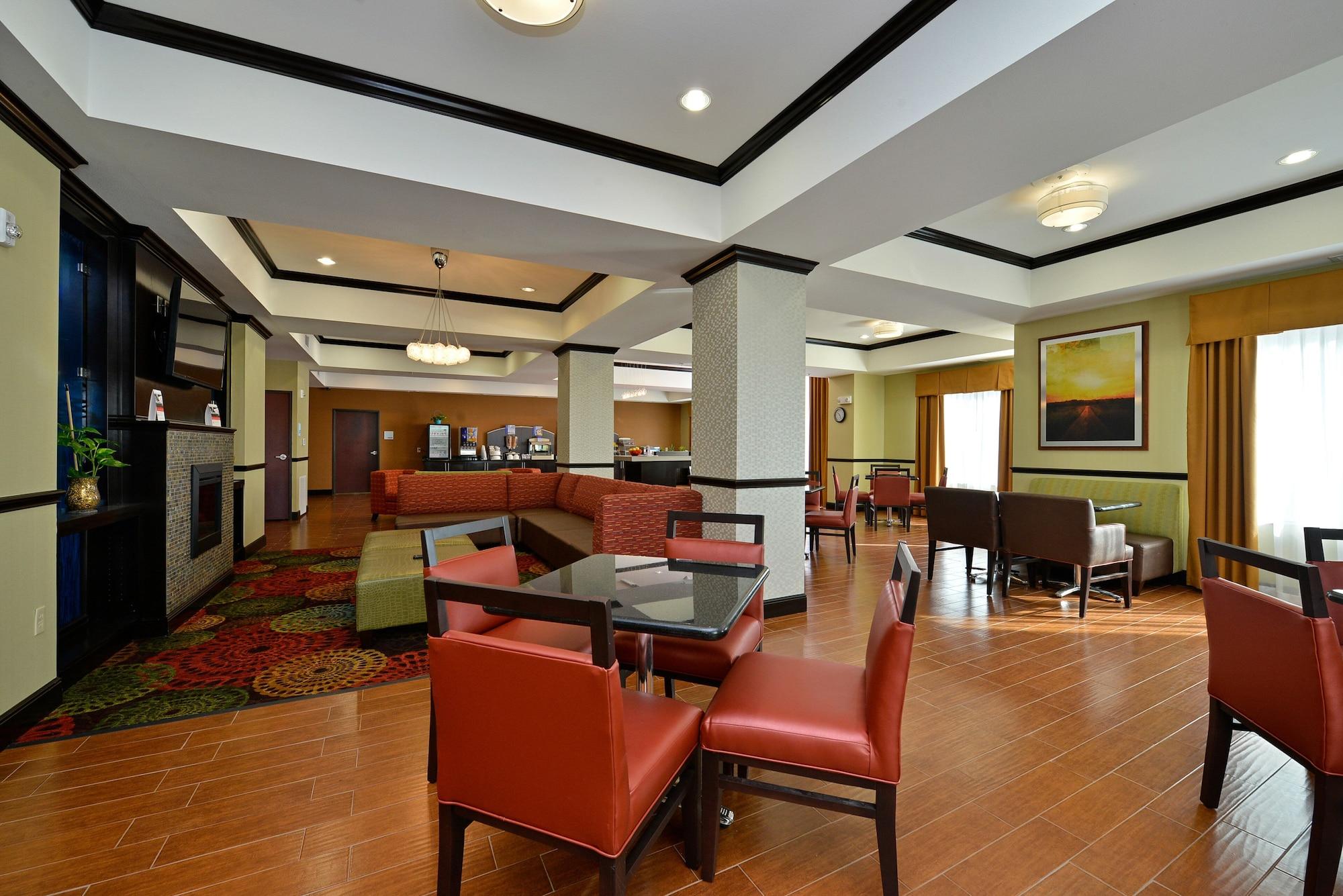 Vista Lobby Holiday Inn Express Hotel & Suites Alva by IHG