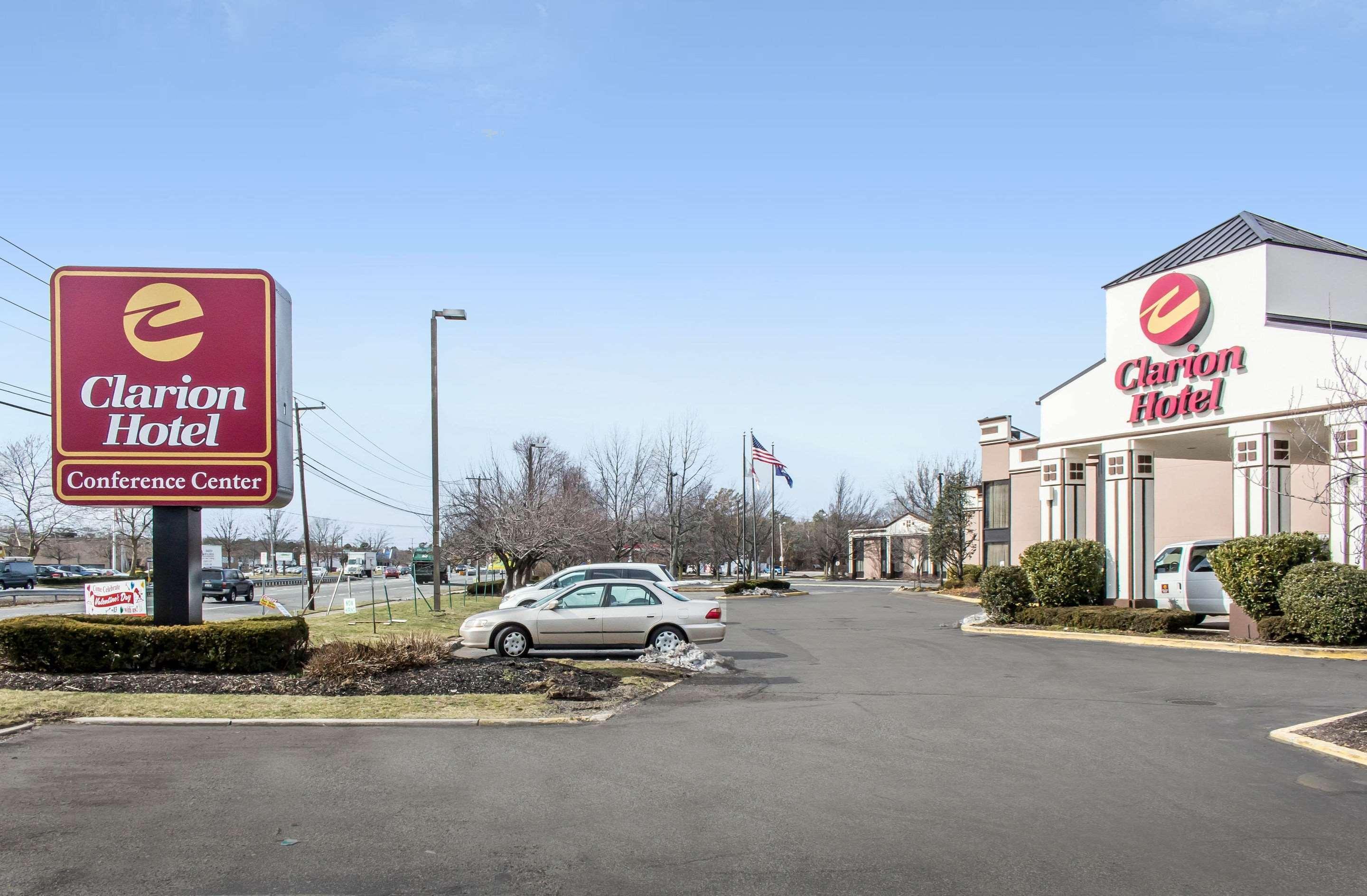 Vista Exterior Clarion Conference Ronkonkoma Macarthur Airport