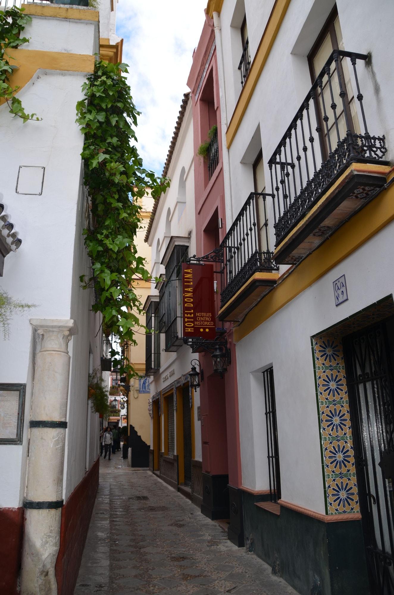 Vista Exterior Hotel Doña Lina