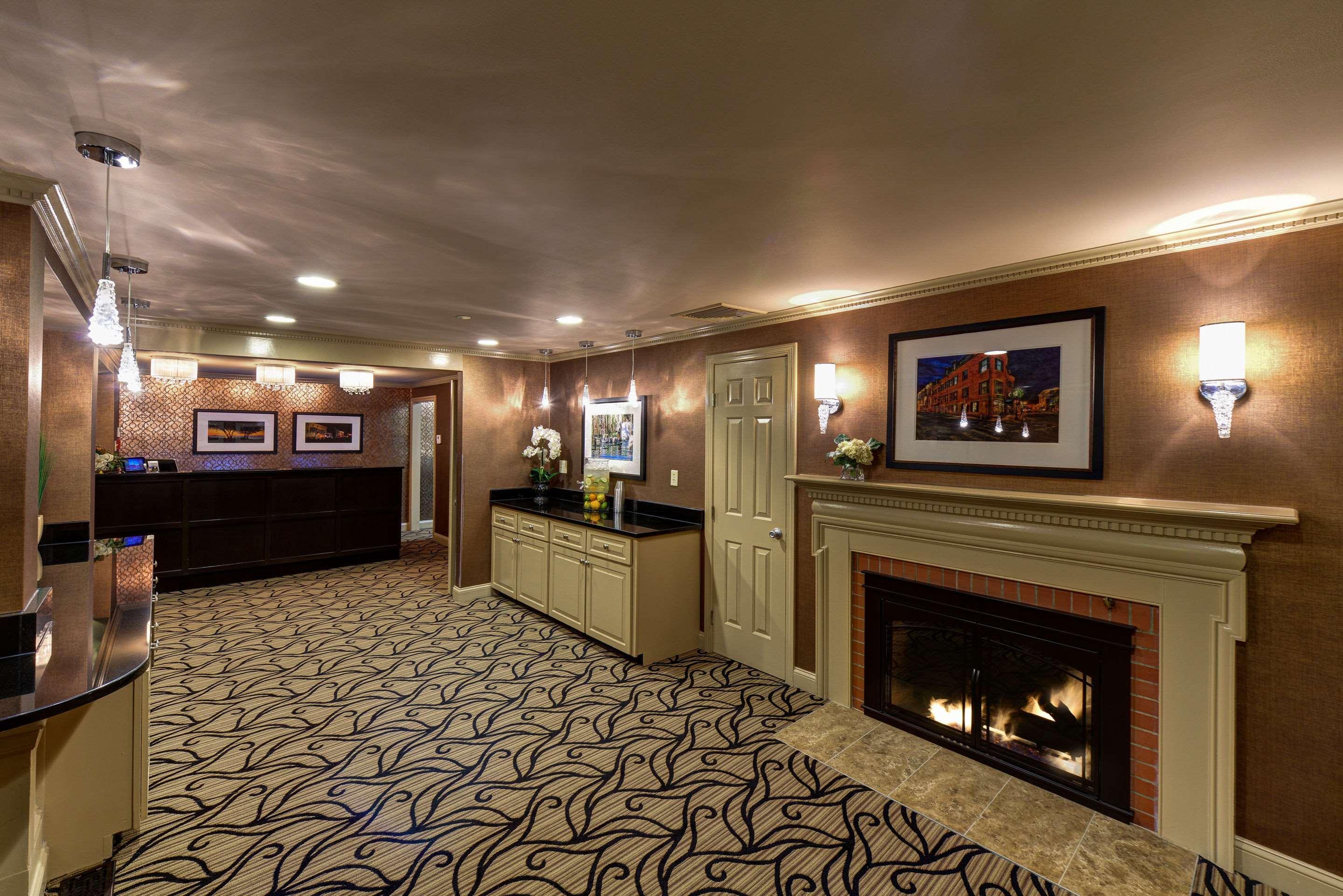 Vista Lobby Port Inn And Suites Portsmouth