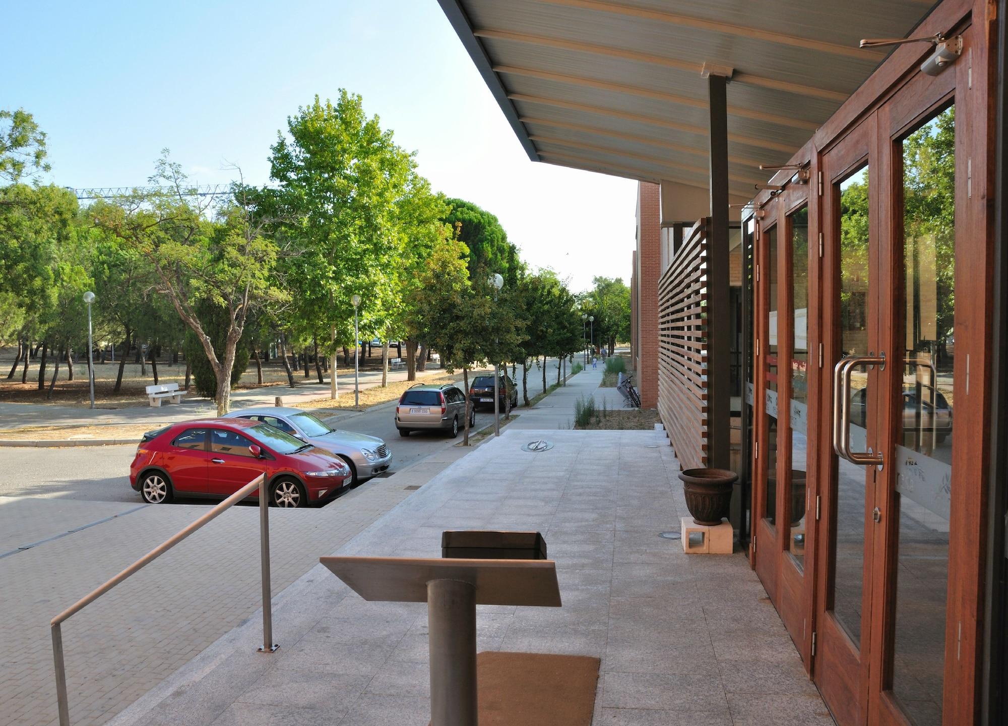 Vista Exterior Residencia Universitaria Resa Giner de los Ríos - Hostel