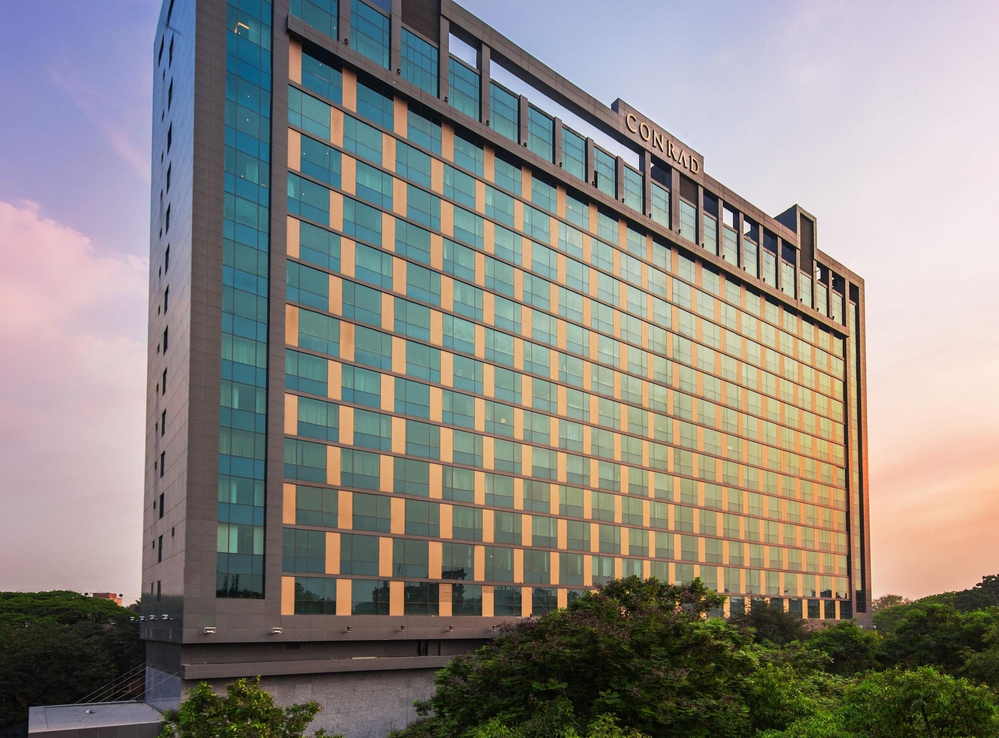 Vista Exterior Conrad Pune by Hilton