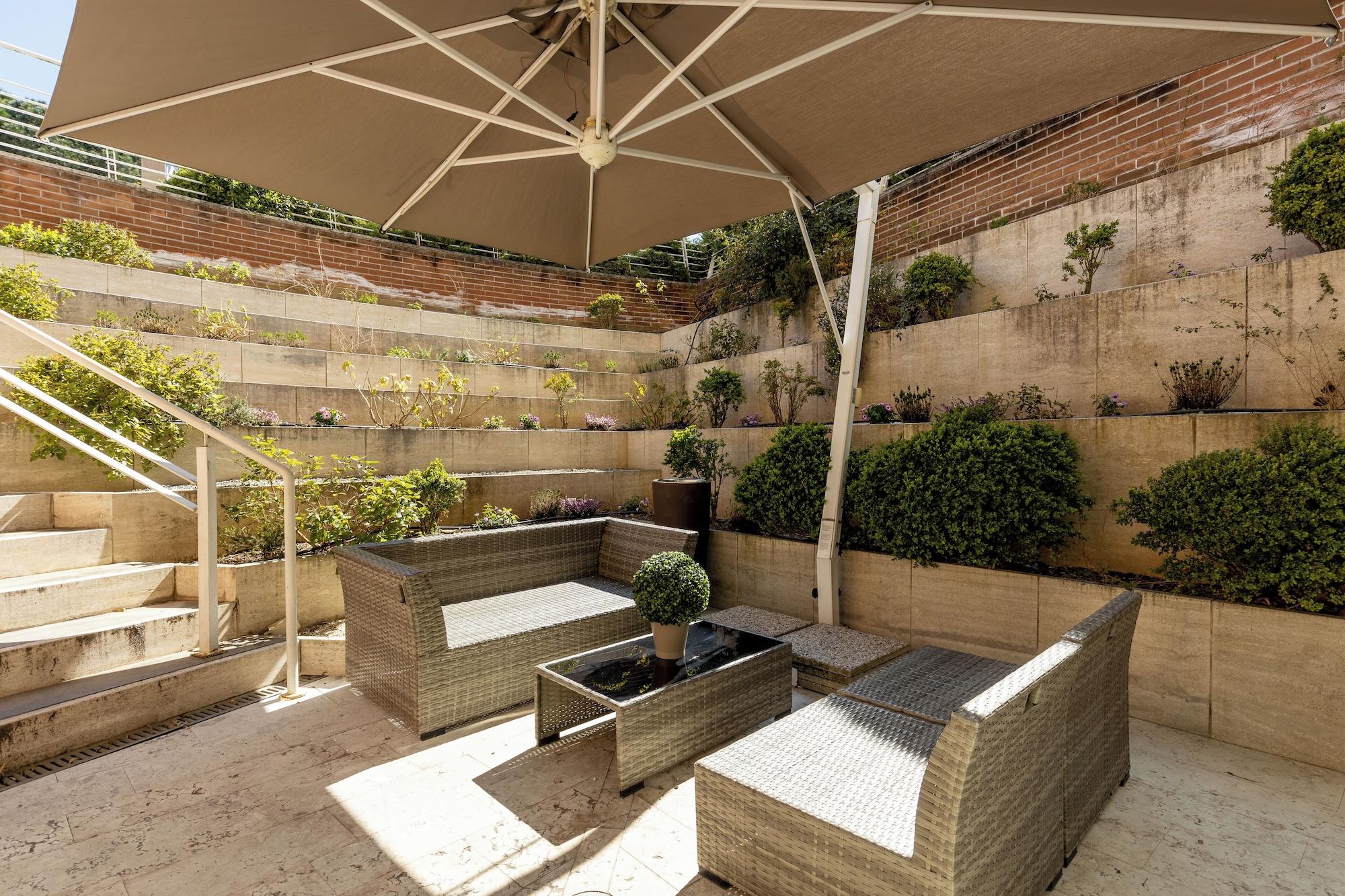 Vista Exterior Wall Art Hotel