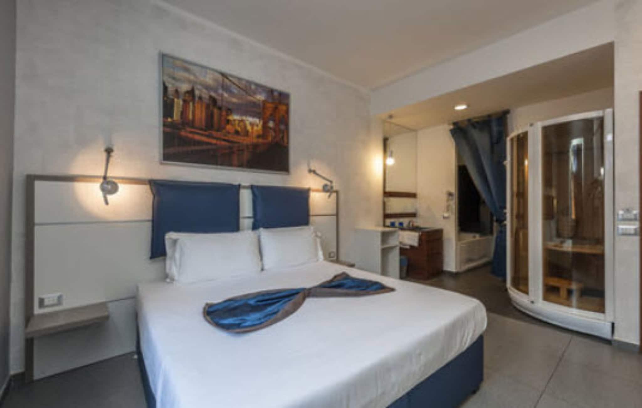 Varios Hotel California