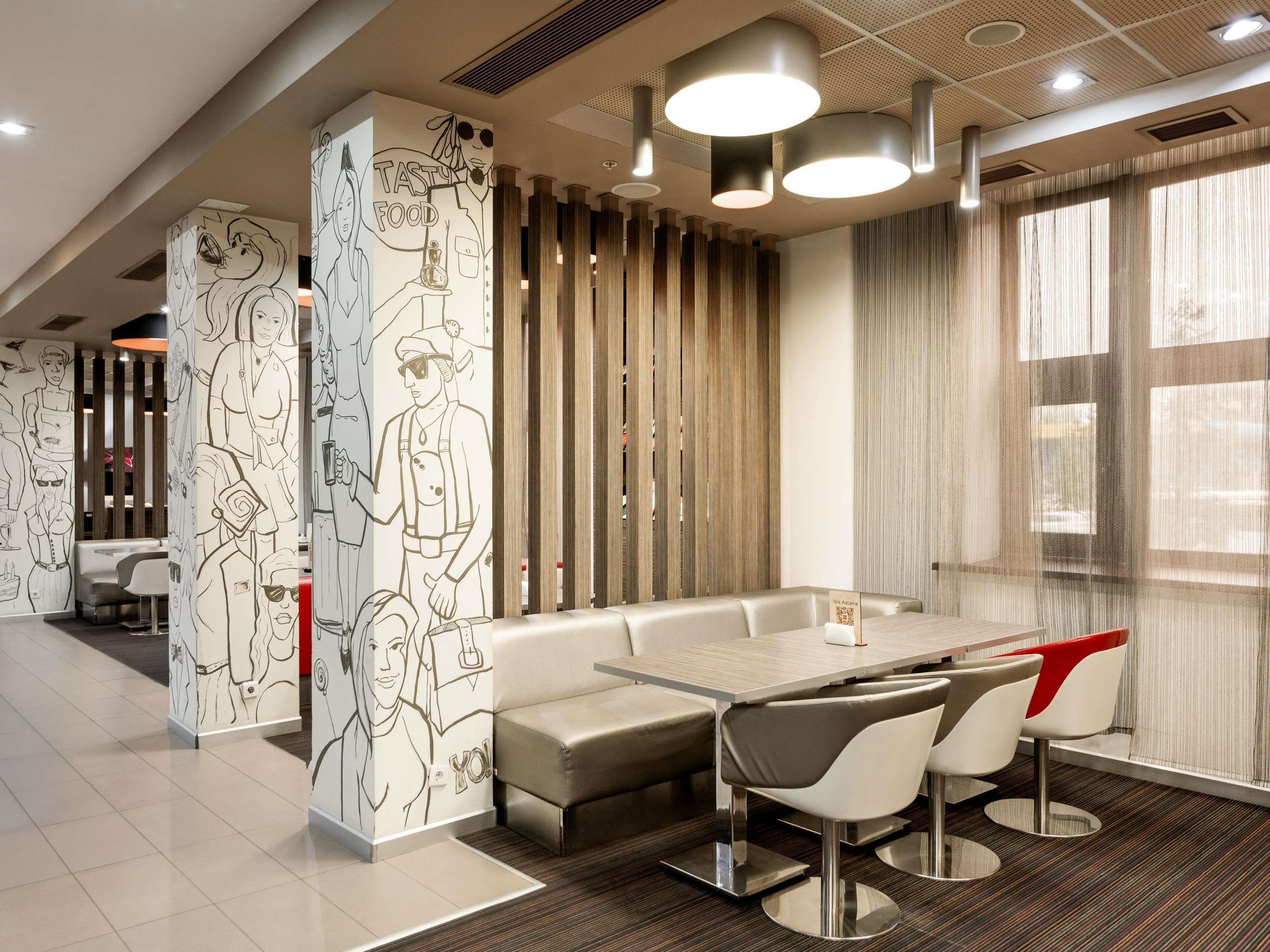 Bar/Salón ibis Astana