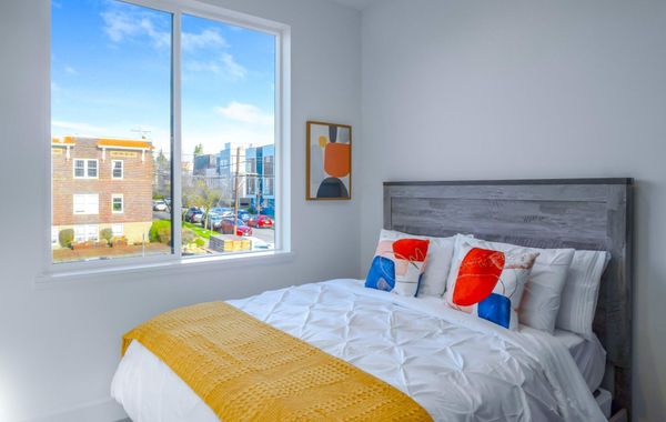 Luxe home near Space Needle & Lumen Field w/Views