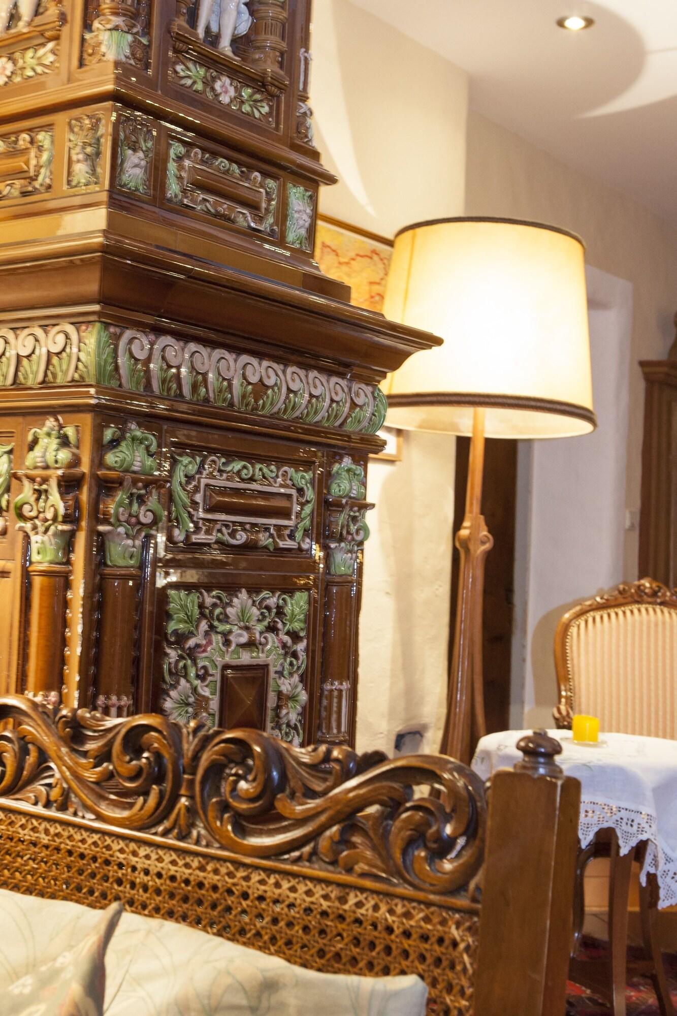 Vista Lobby Bemelmans Post Hotel