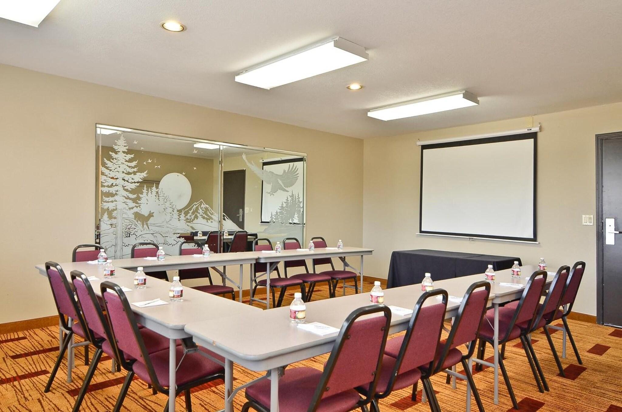 Centro de Negocios Clackamas Inn & Suites