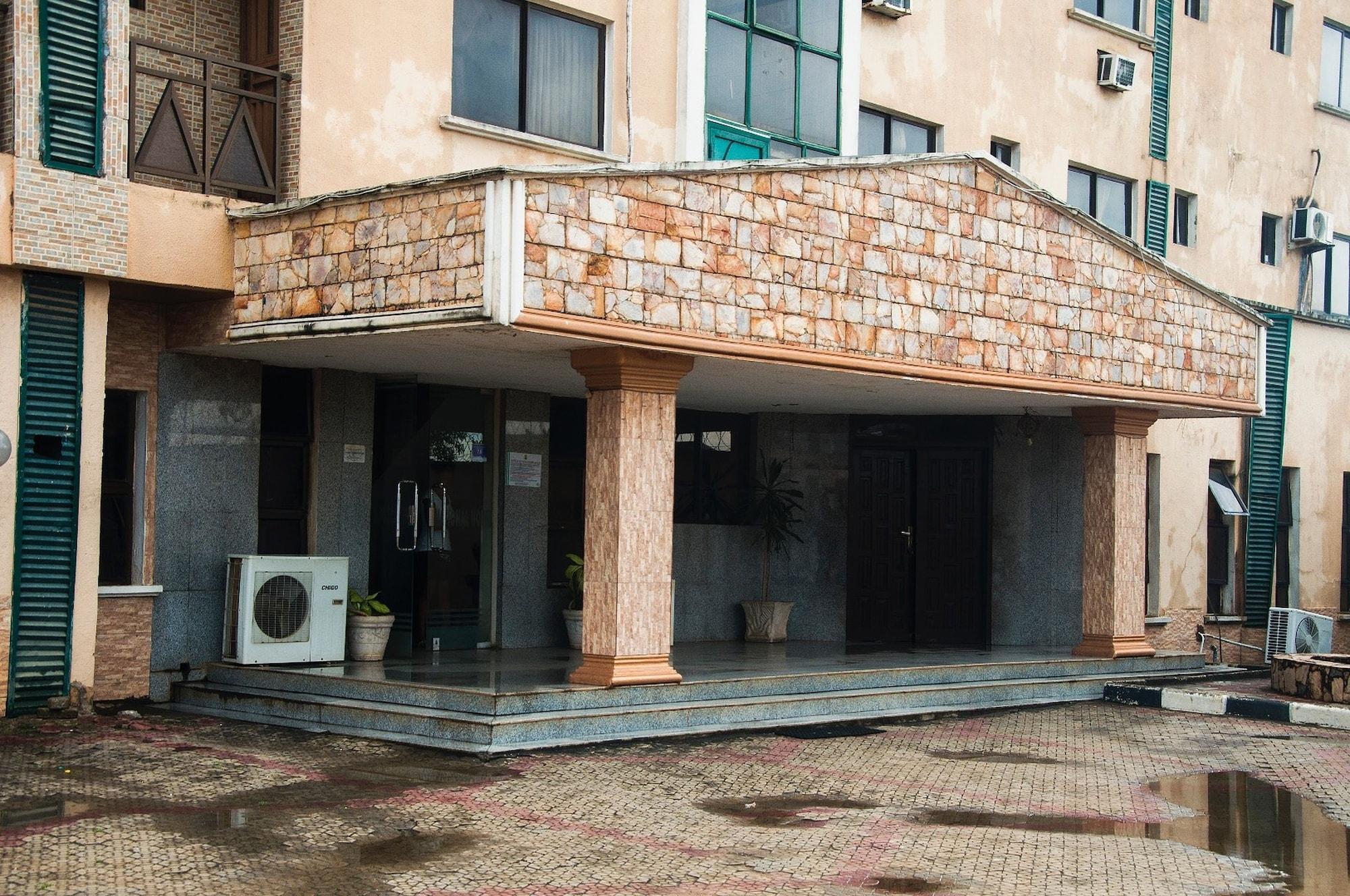 Vista Exterior Alfoscar Hotel & Suites