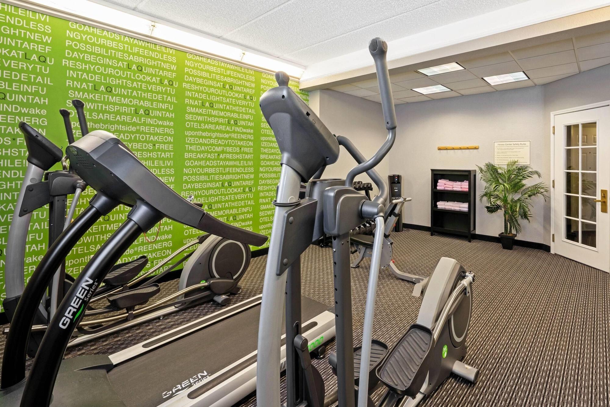 Gimnasio La Quinta Inn & Suites by Wyndham Houston West Park 10