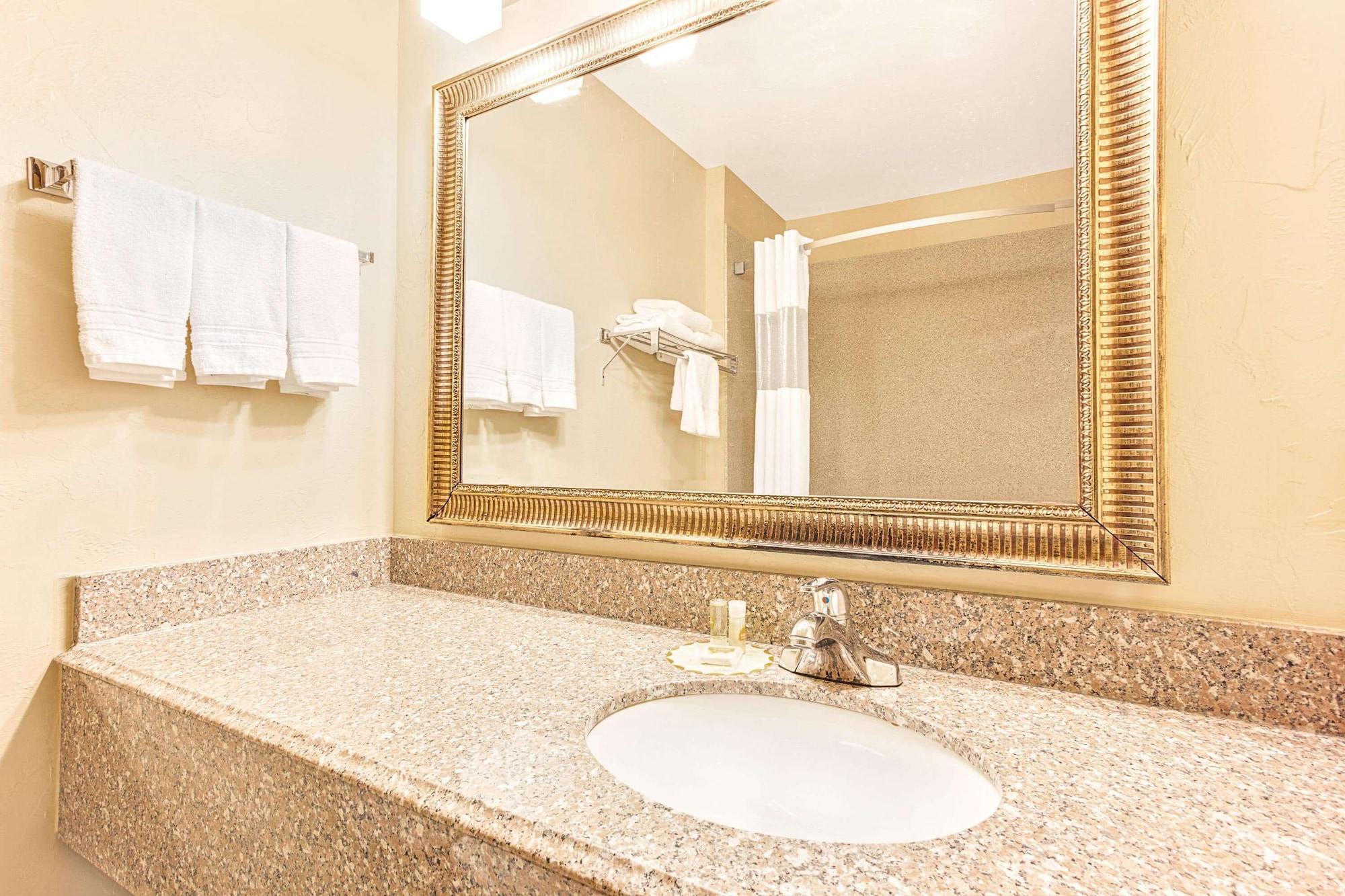 Varios Days Inn by Wyndham Oklahoma City