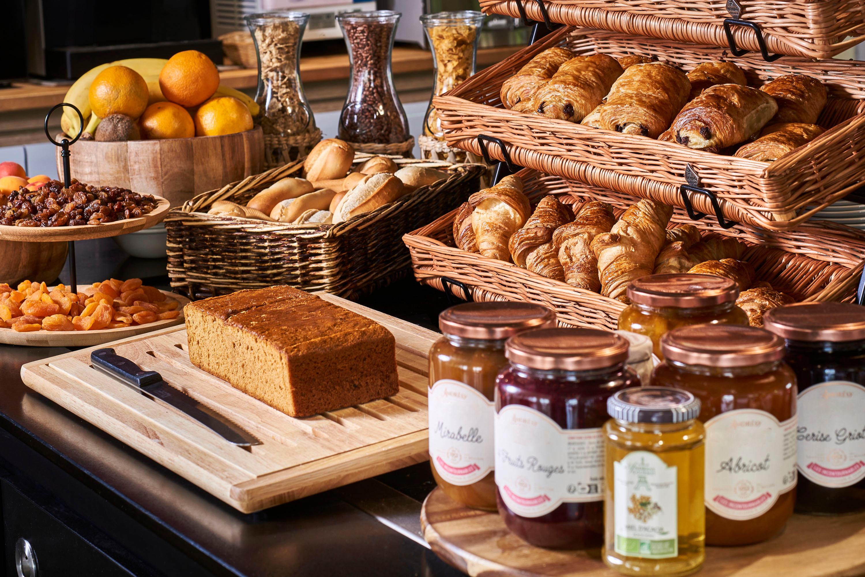 Bar/Salón The Originals City, Hôtel La Verrière – Yvelines