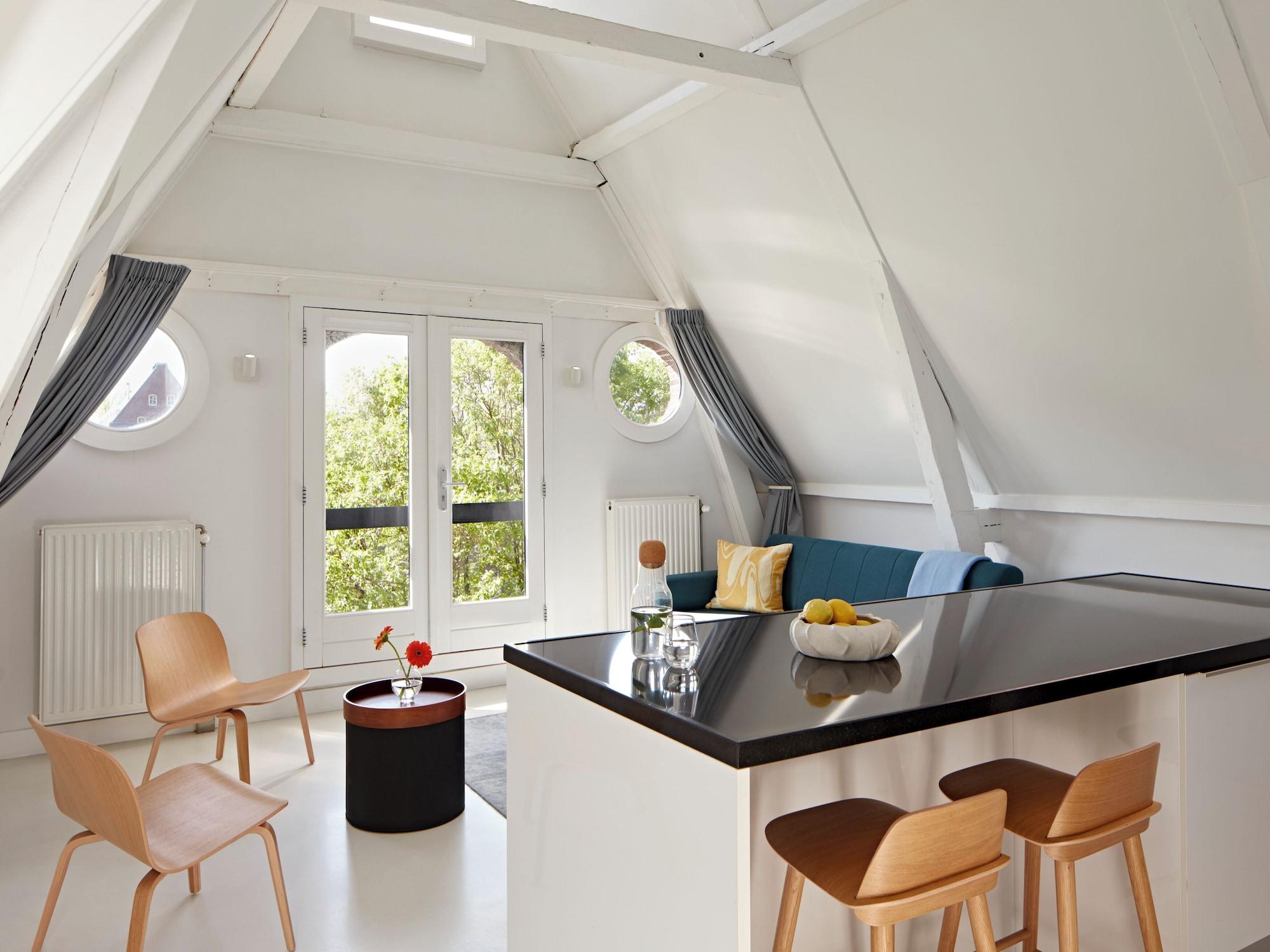 Varios YAYS Amsterdam Salthouse Canal by Numa