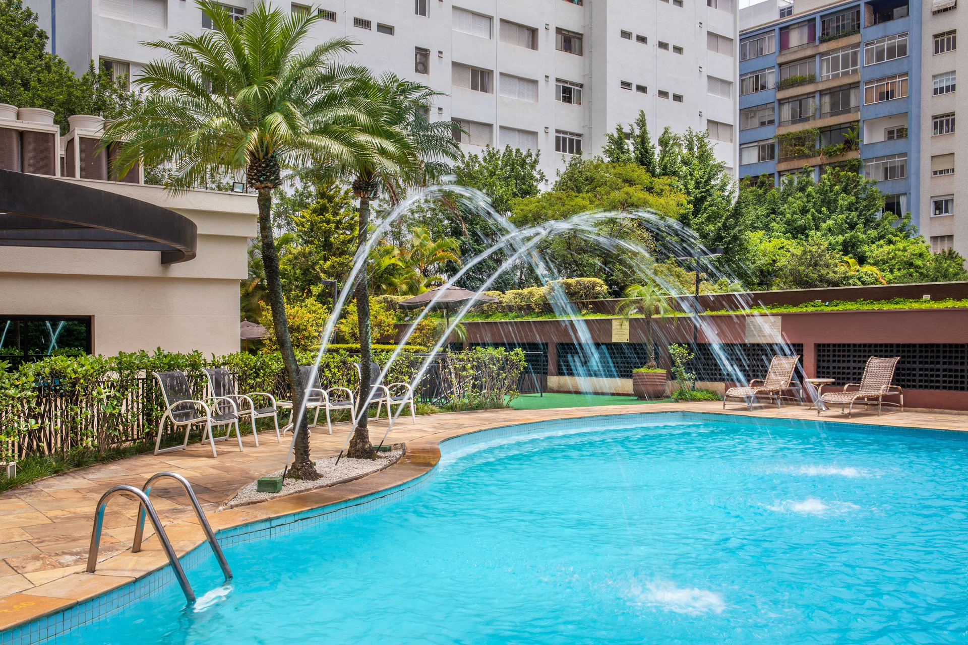 Vista da piscina Innside by Meliá São Paulo Higienópolis