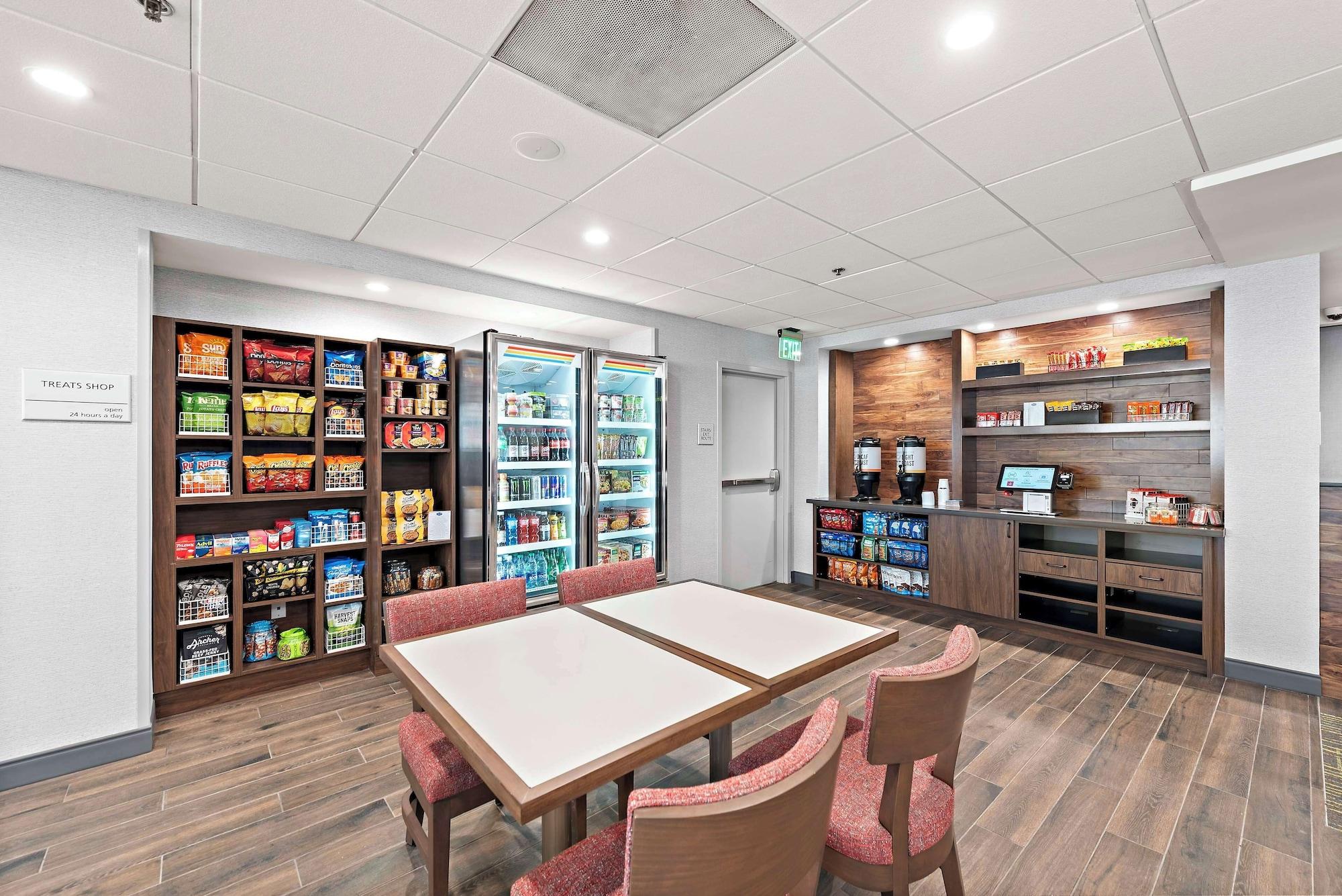 Bar/Salón Hampton Inn by Hilton Los Angeles Airport