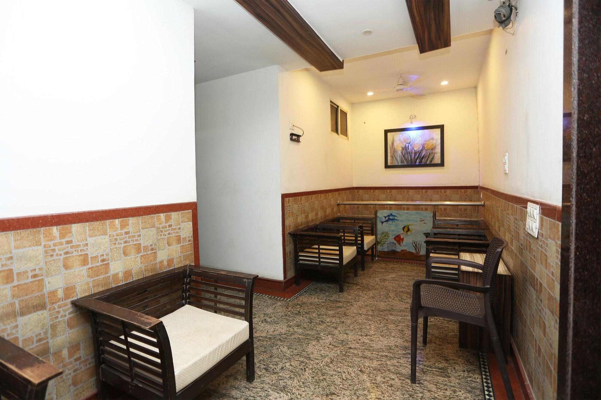 Vista Lobby OYO 12682 Hotel Relax