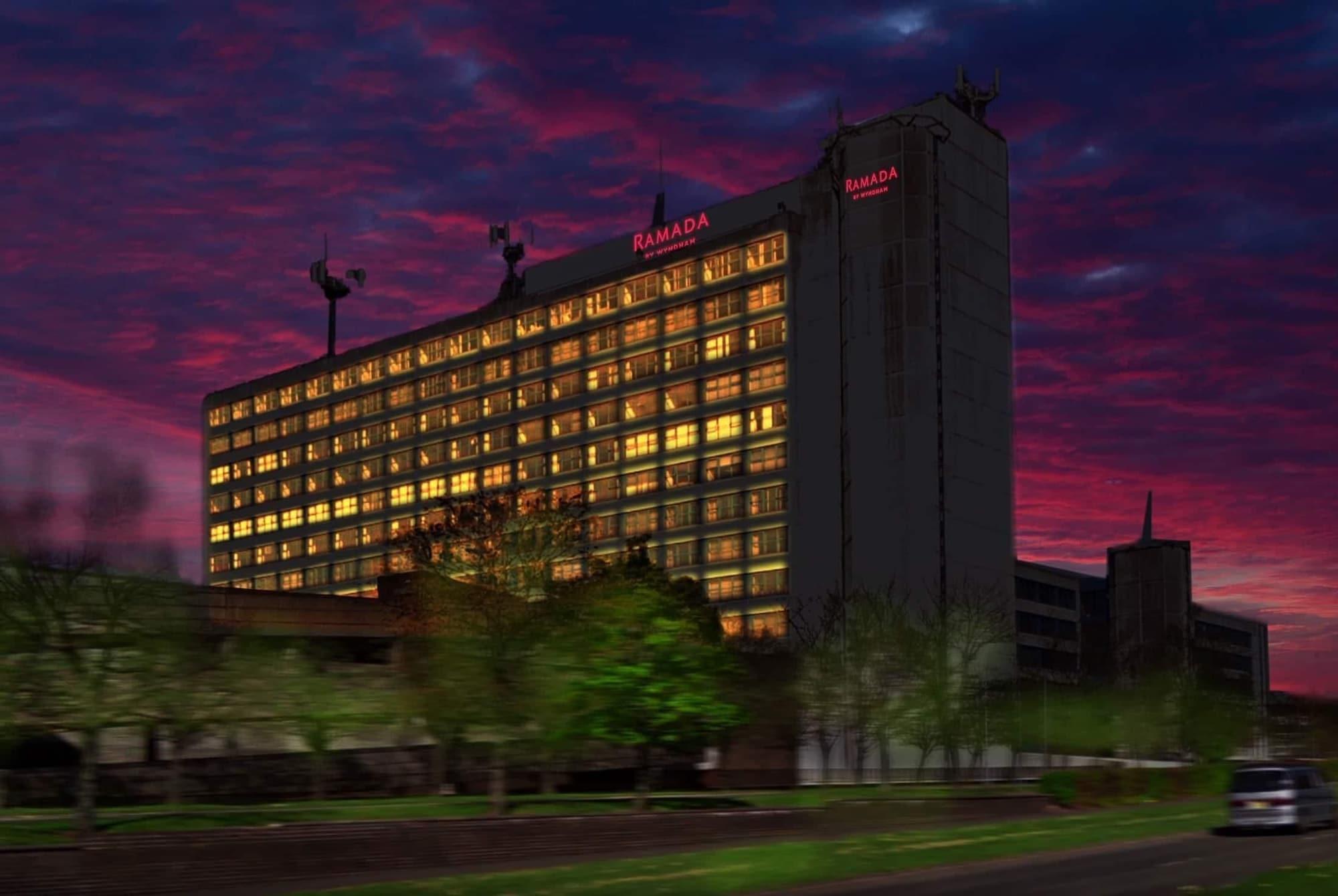 Vista Exterior Ramada by Wyndham East Kilbride