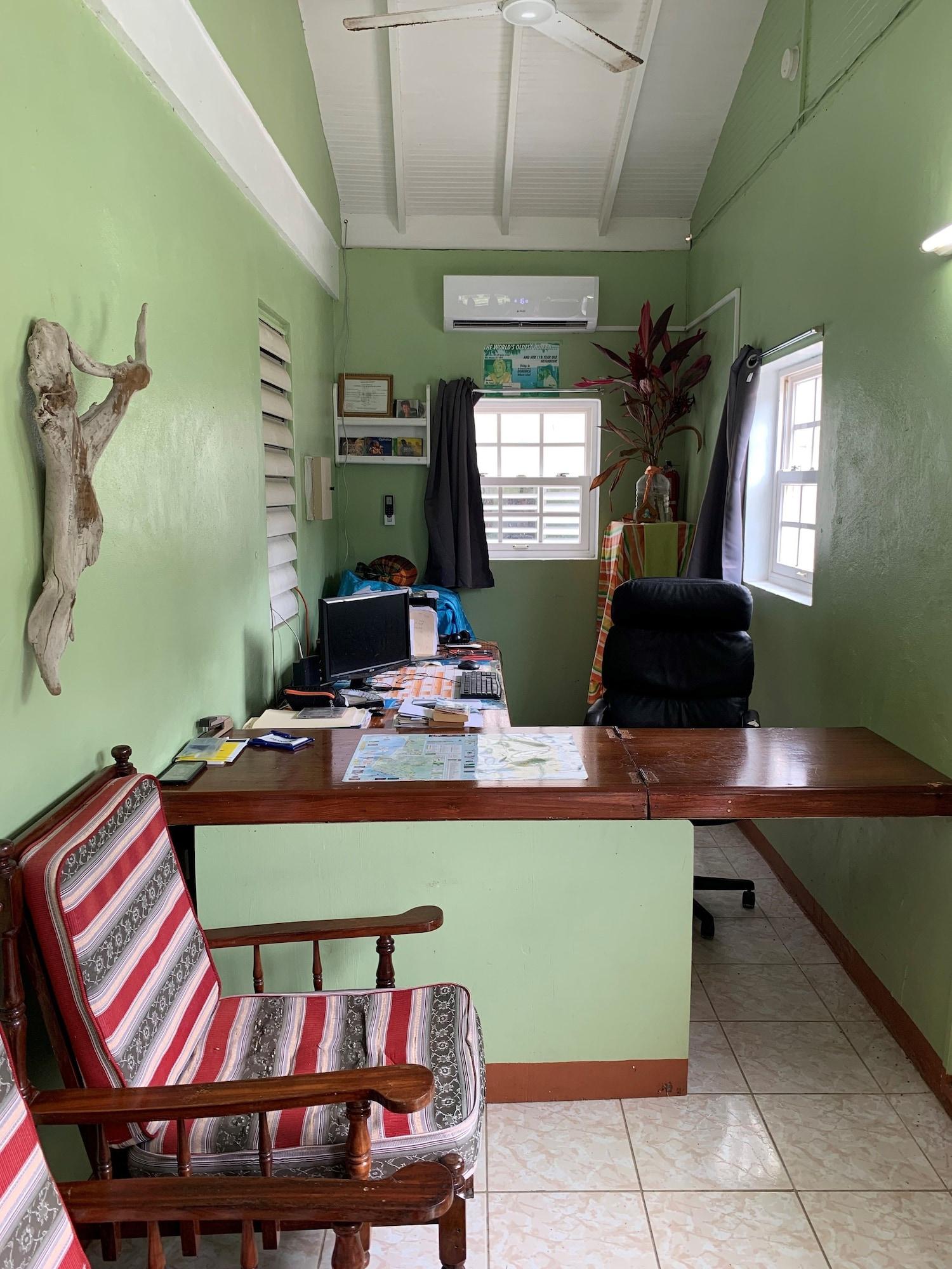 Vista Lobby Chez Ophelia Cottage Apartments