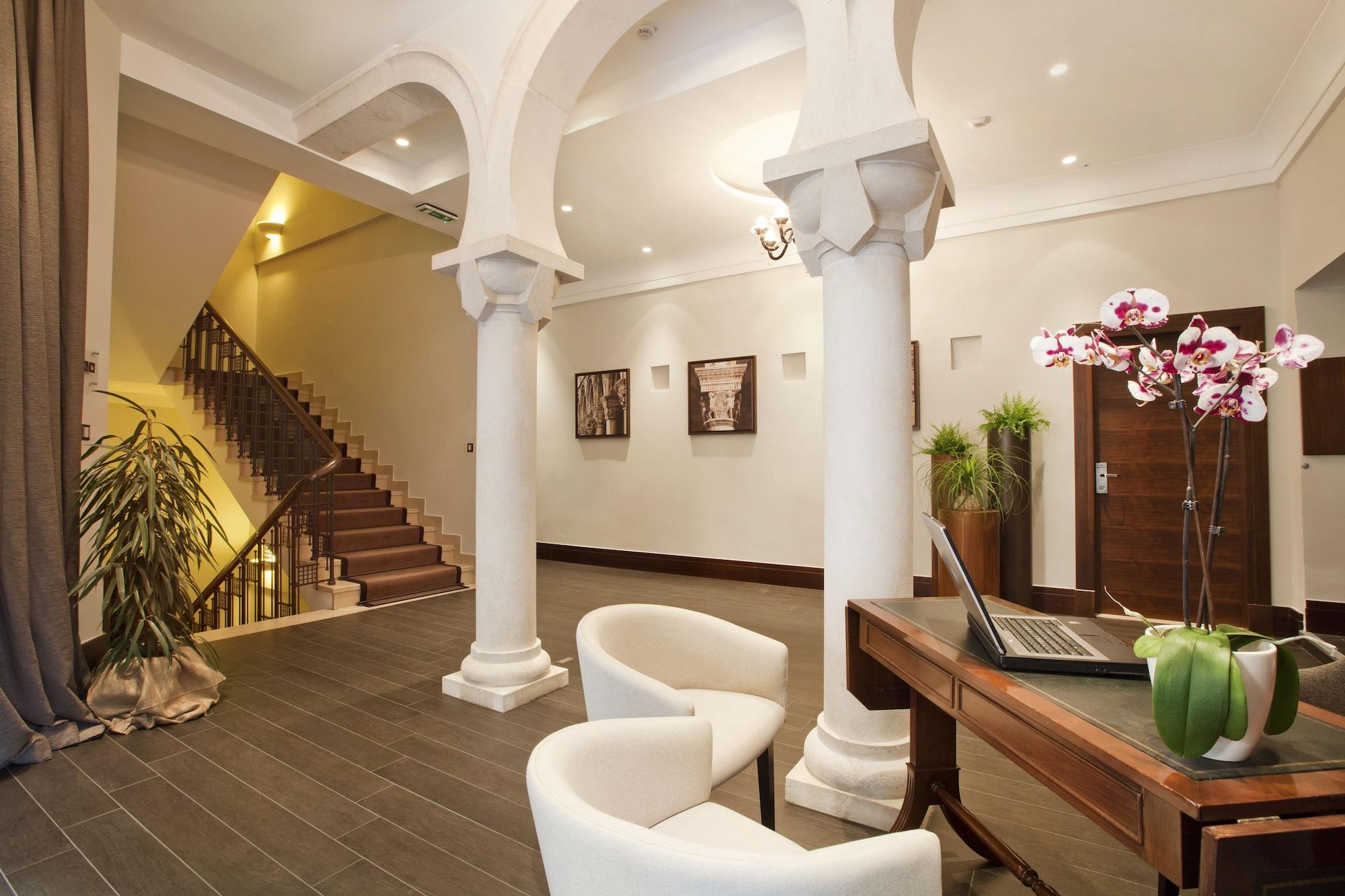 Vista Lobby Villa Orsula