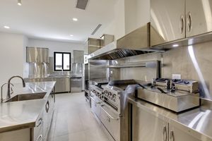 Renta temporal - Brand New Villa Las Palmas in Cap Cana With Chef Pool Jacuzzi 2 Golf Carts