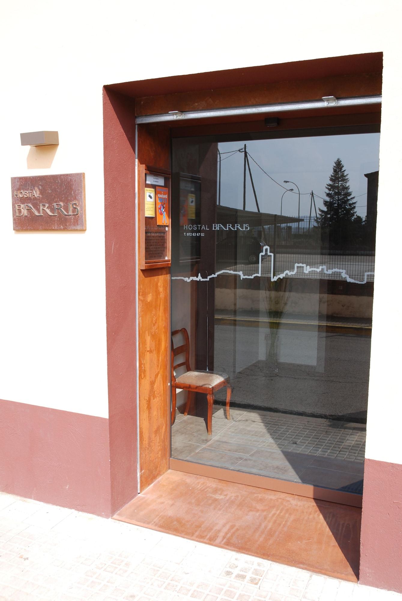 Vista Exterior Hostal Barris