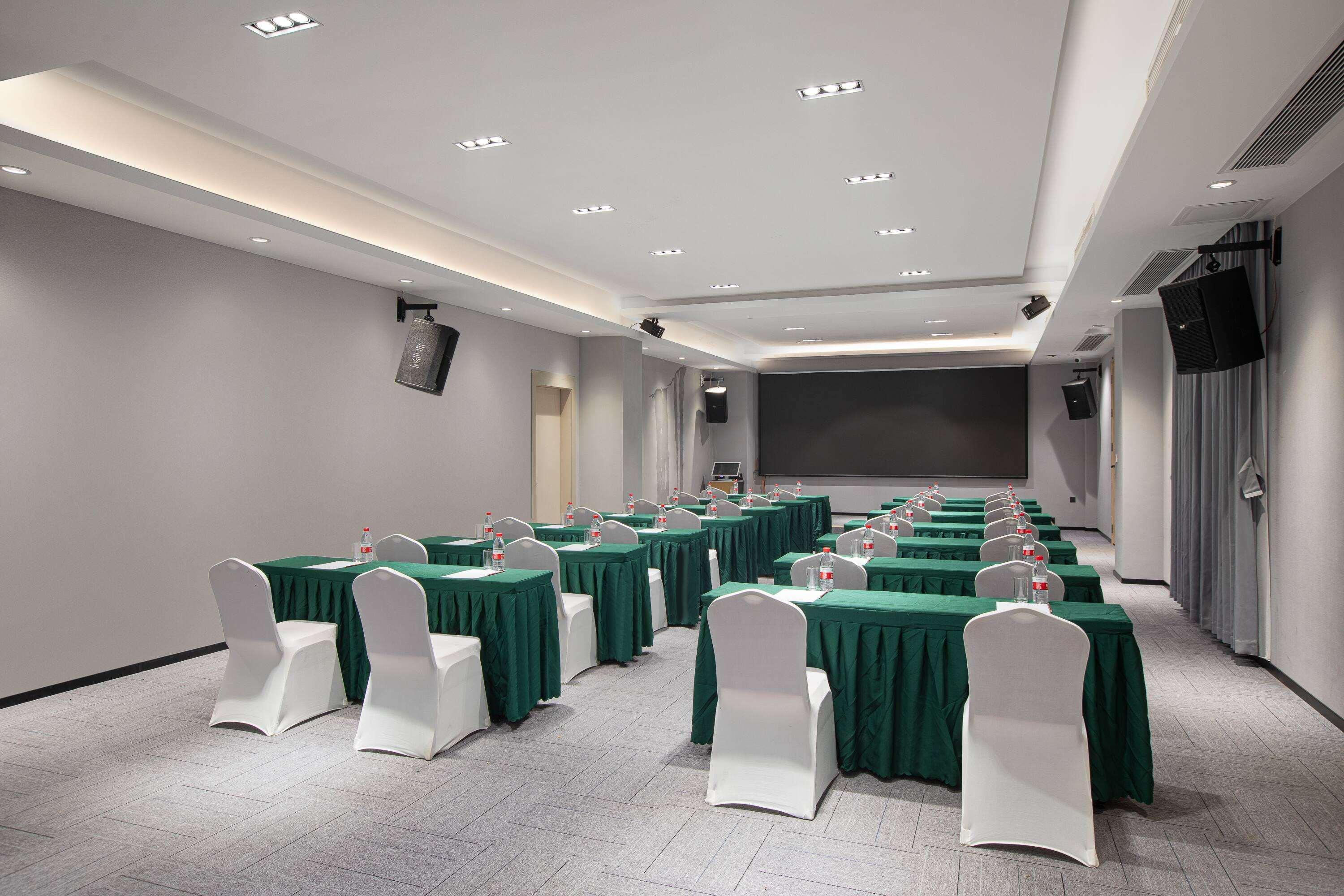 Centro de Negocios Microtel By Wyndham Heyuan