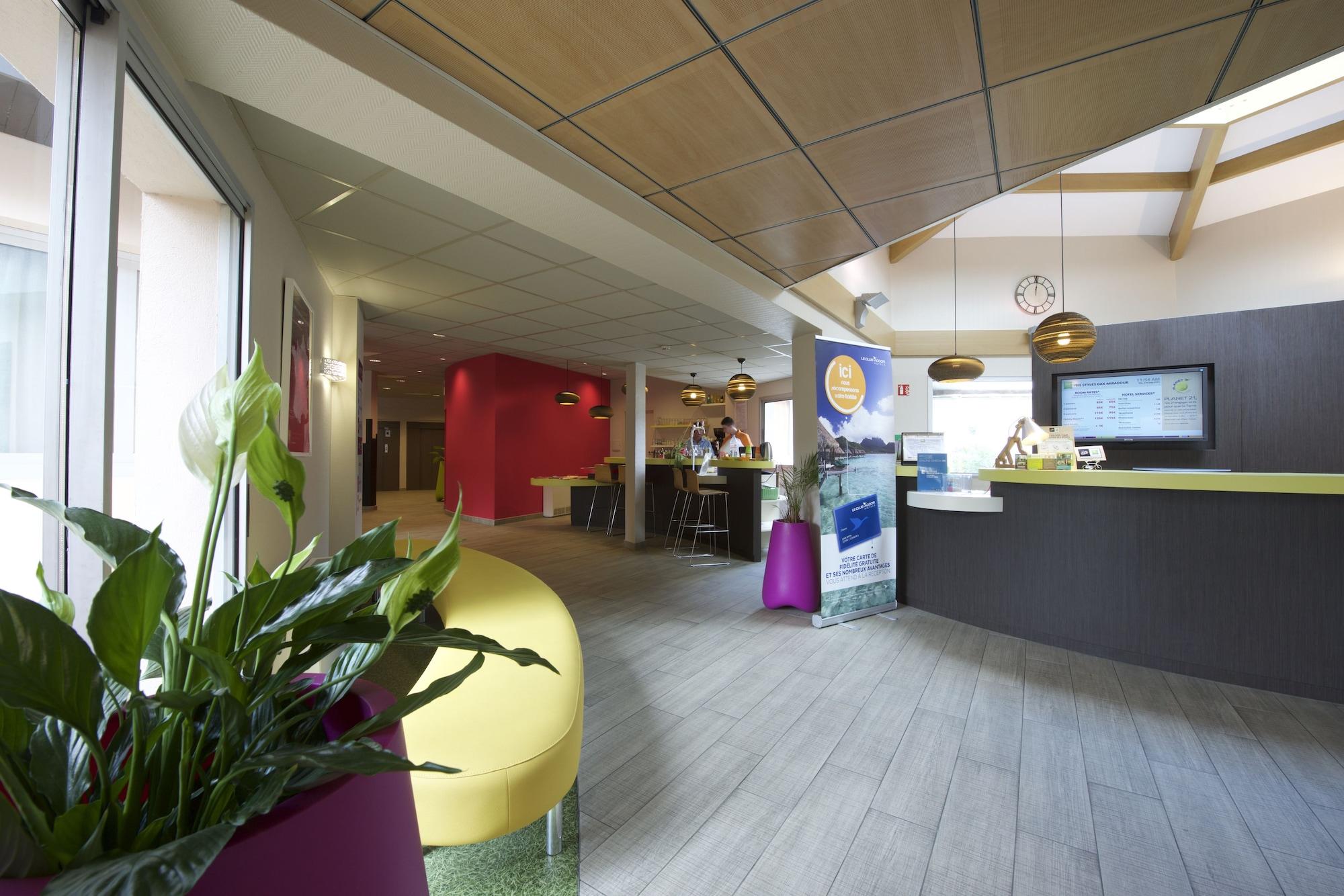 Vista Lobby Ibis Styles Dax Center