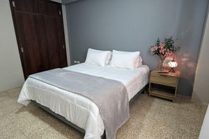 Alquiler Vacacional - Remodeled Interior Apt strategically located in the heart of downtown Guayaquil!