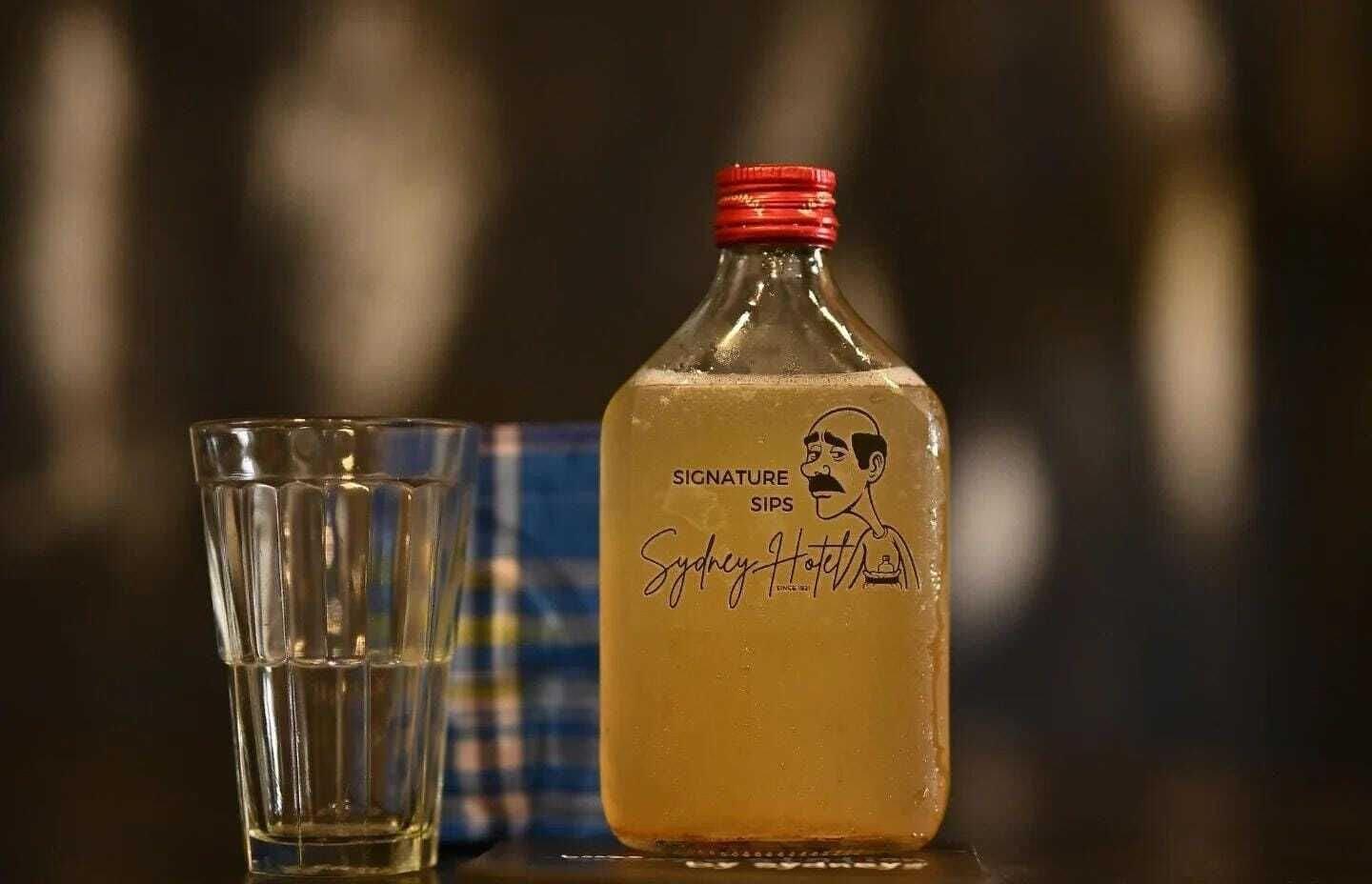 Bar/Salón Snooze Station by Sydney Galle