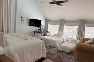 Renta temporal - Midtown Luxury Mansion with up to 18 beds 5 bath w pool and sauna