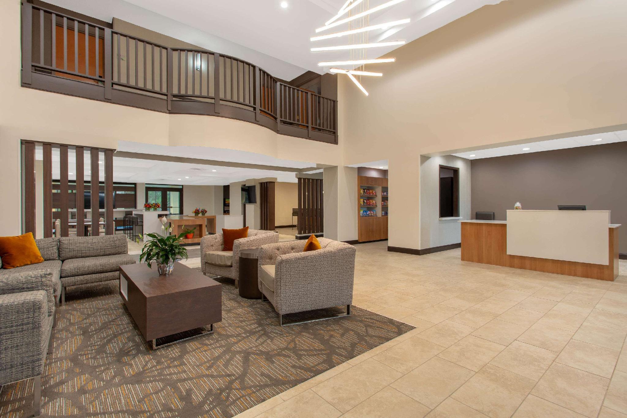 Vista Lobby La Quinta Inn & Suites by Wyndham Mooresville