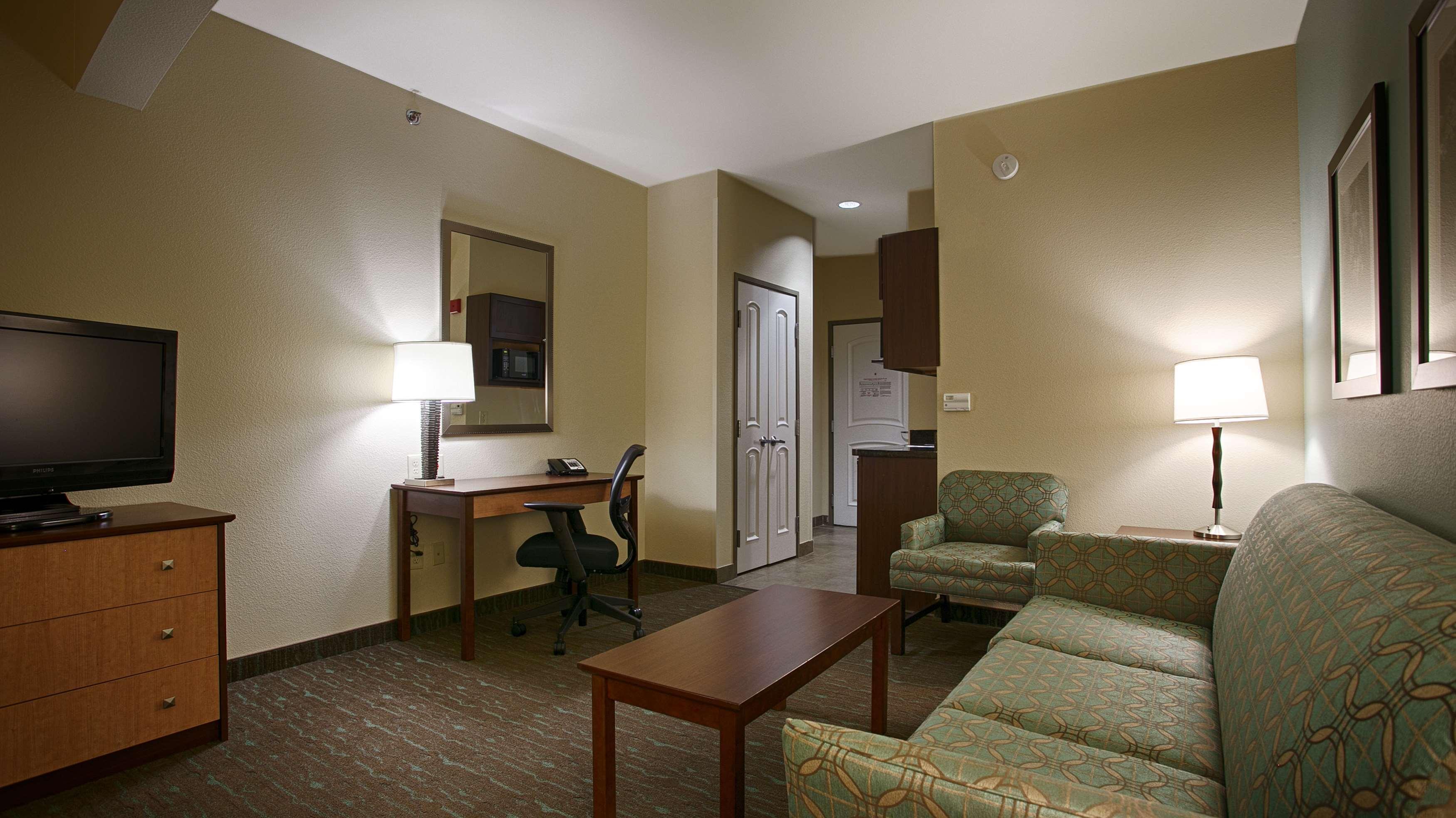 Vista Lobby Best Western Plus Texarkana Inn & Suites