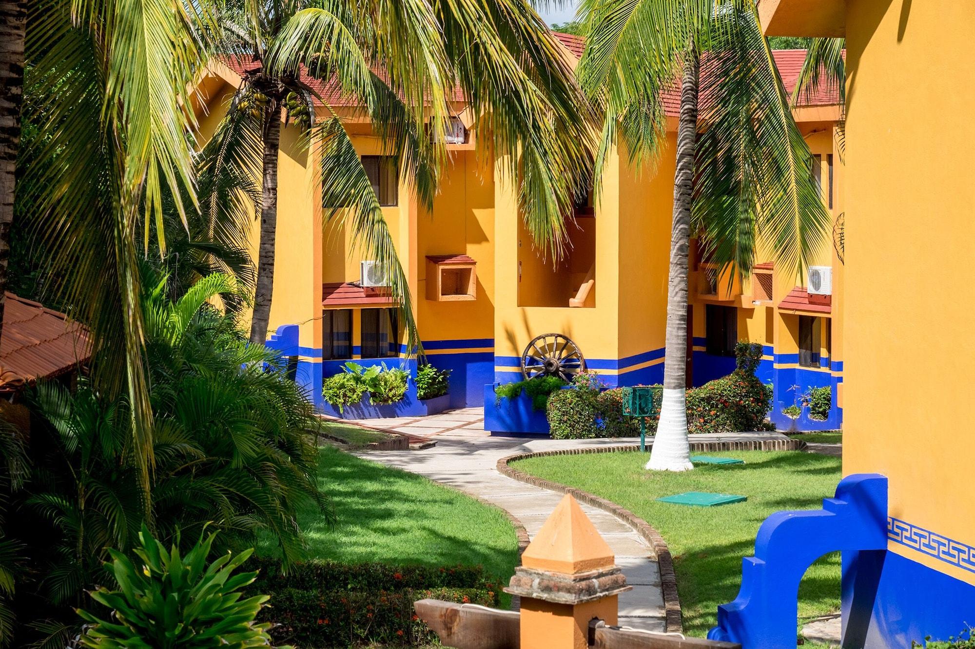 Vista Exterior Canadian Resorts Nuevo Vallarta