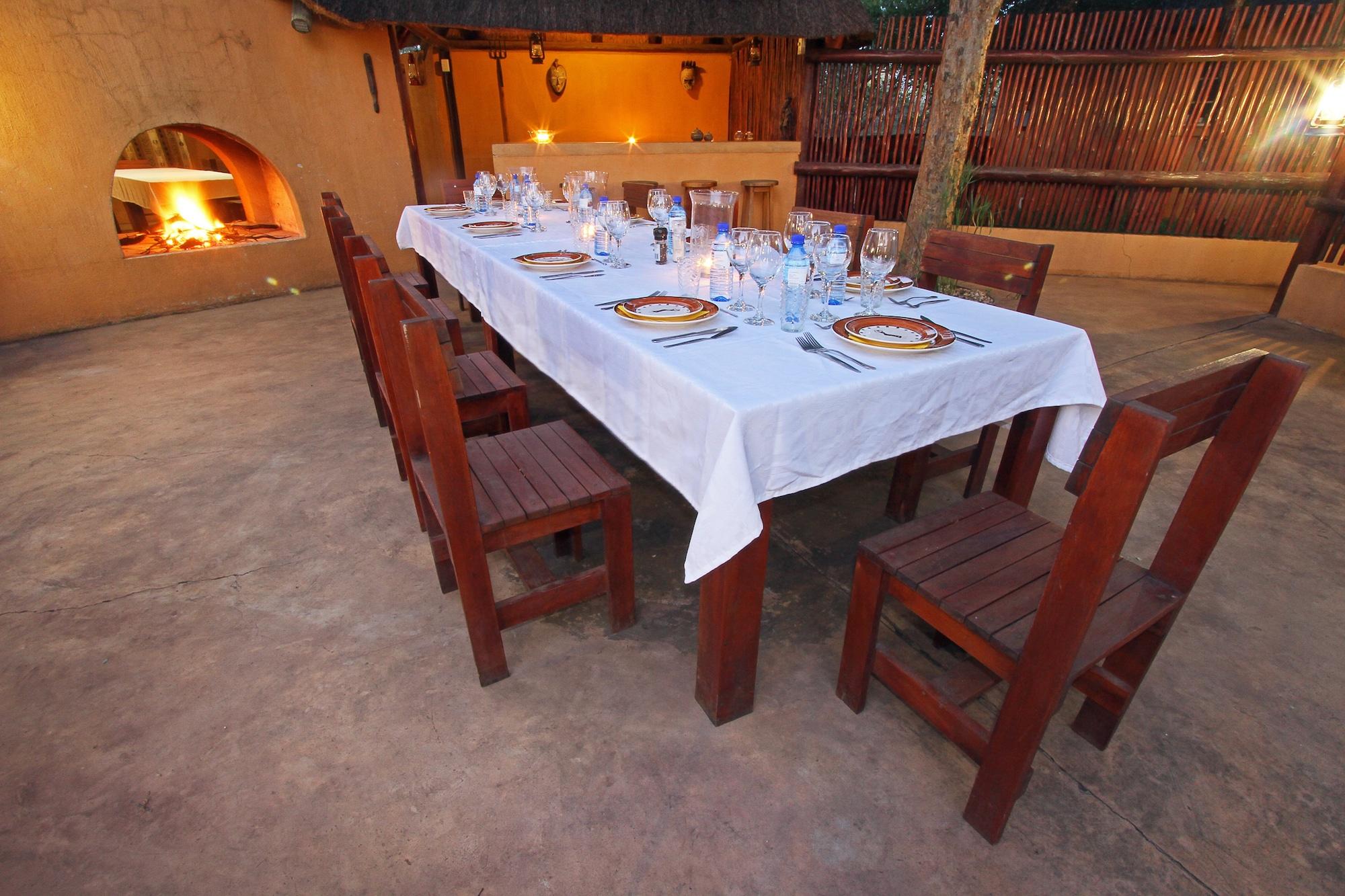 Bar/Salón Normann Safari Bush Lodge